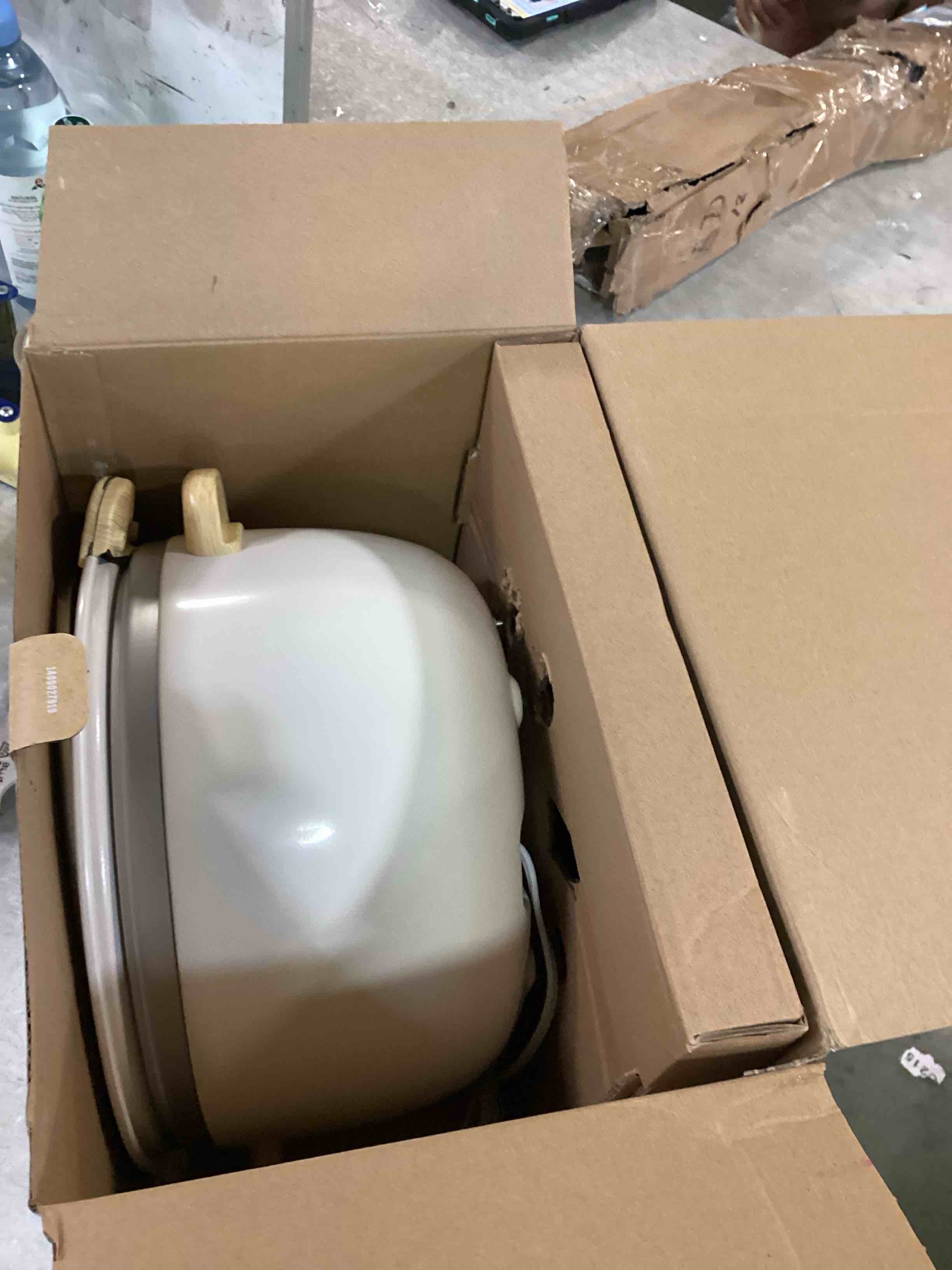 https://s3.amazonaws.com/lotting-images-prod/bidfta/PPE1943724_1746455981071.jpeg