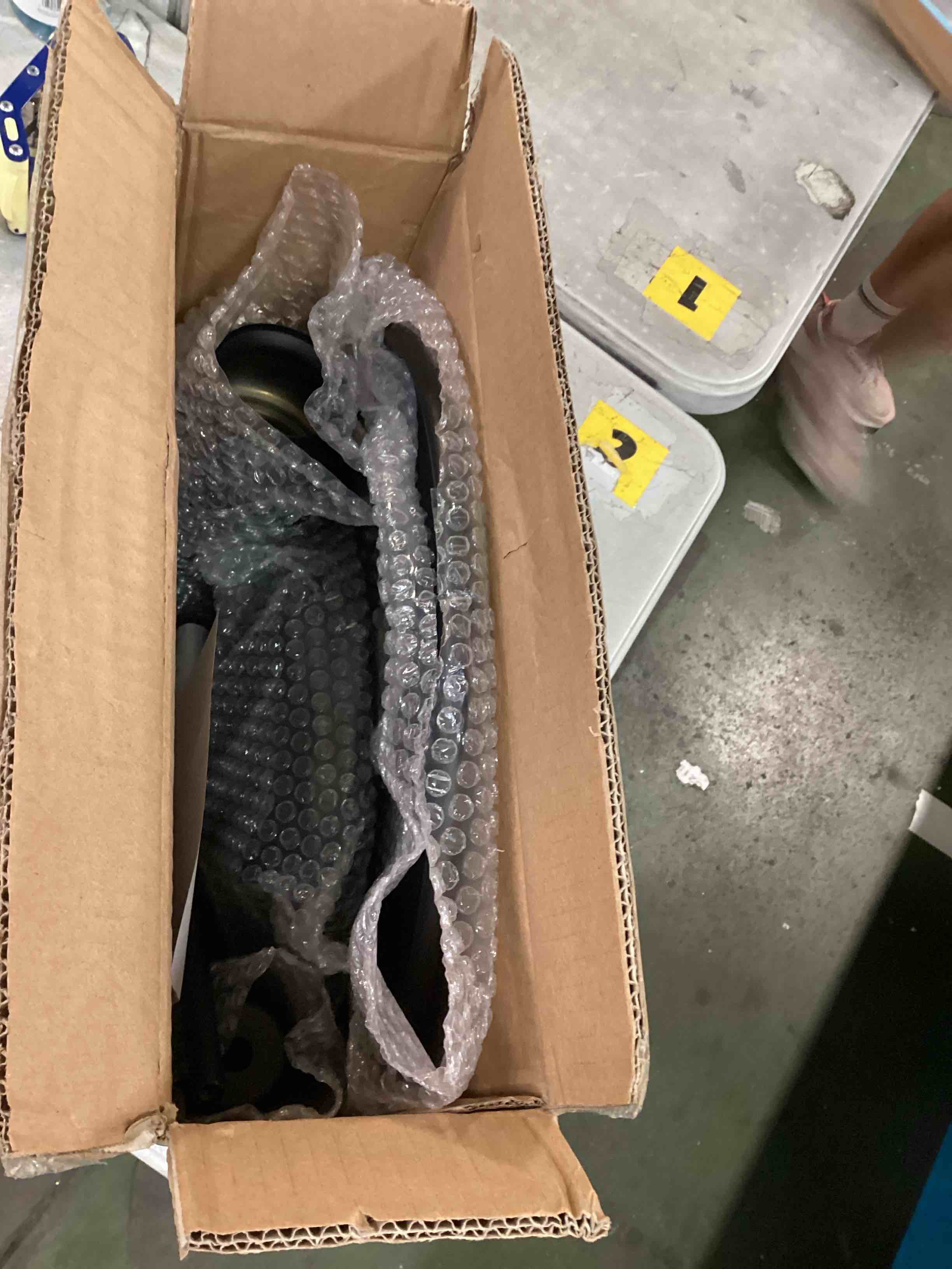https://s3.amazonaws.com/lotting-images-prod/bidfta/PPE1943822_1746467264425.jpeg