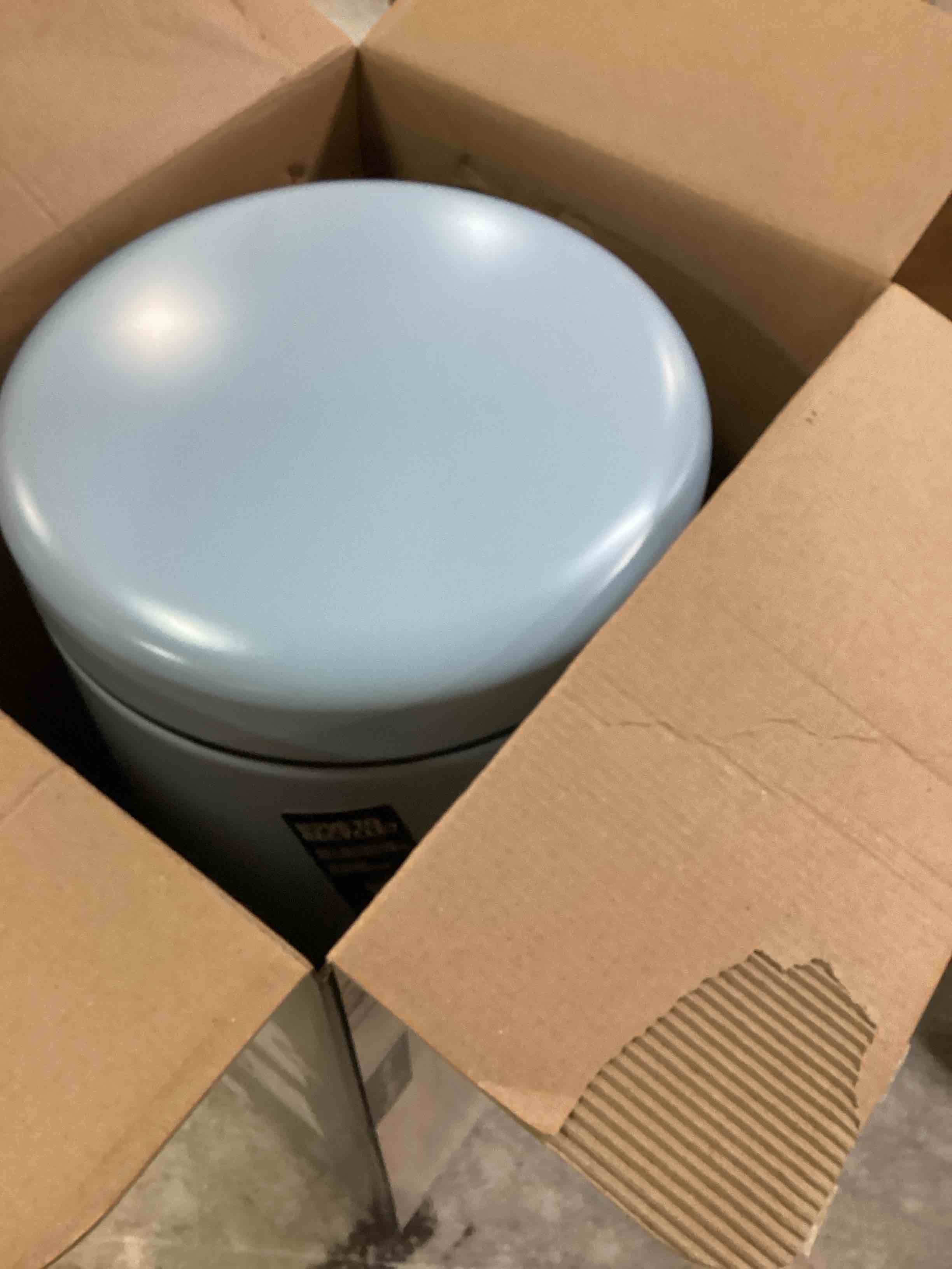 https://s3.amazonaws.com/lotting-images-prod/bidfta/PPE1944096_1746552705694.jpeg