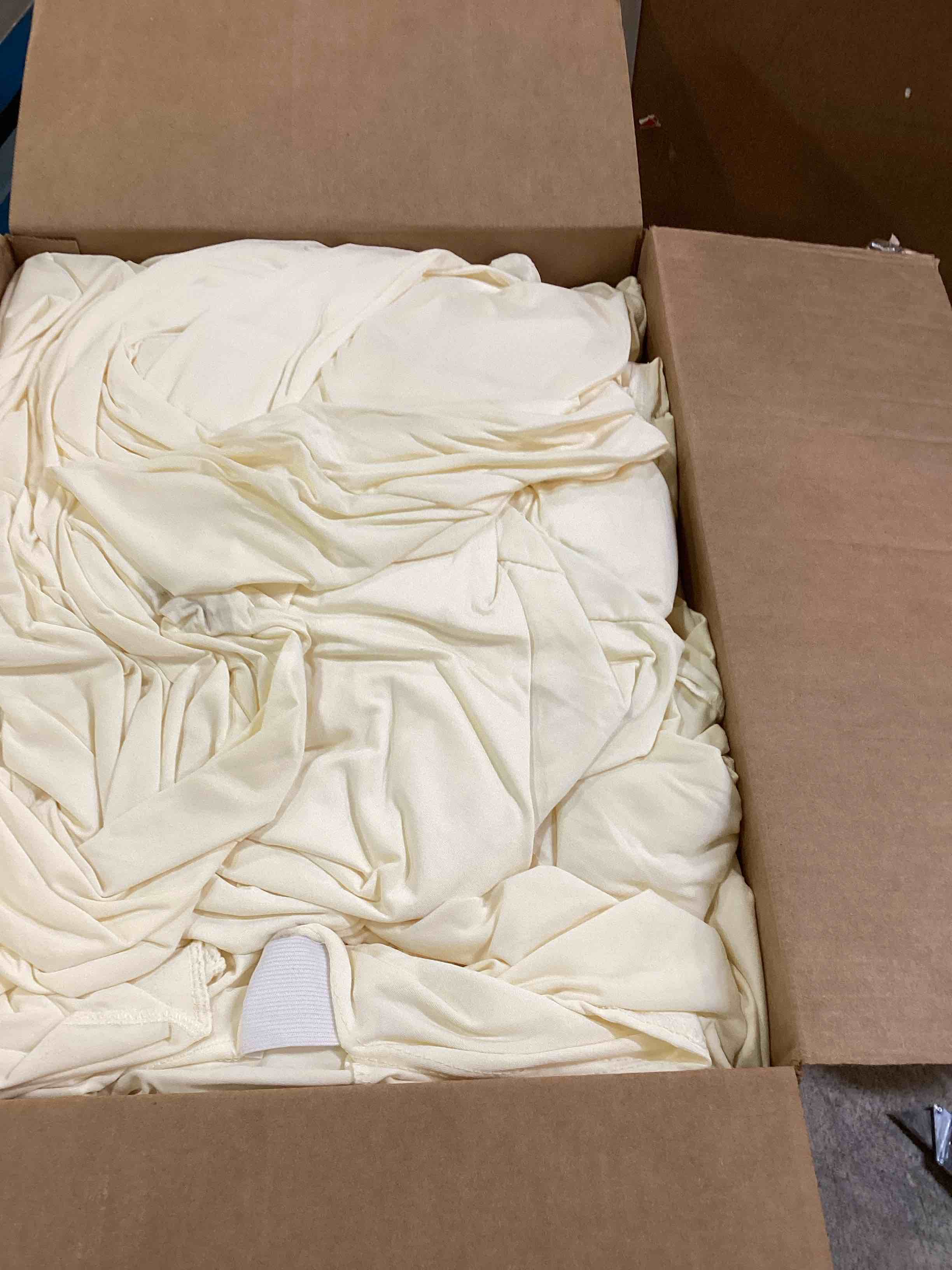 https://s3.amazonaws.com/lotting-images-prod/bidfta/PPE1944097_1746552824223.jpeg
