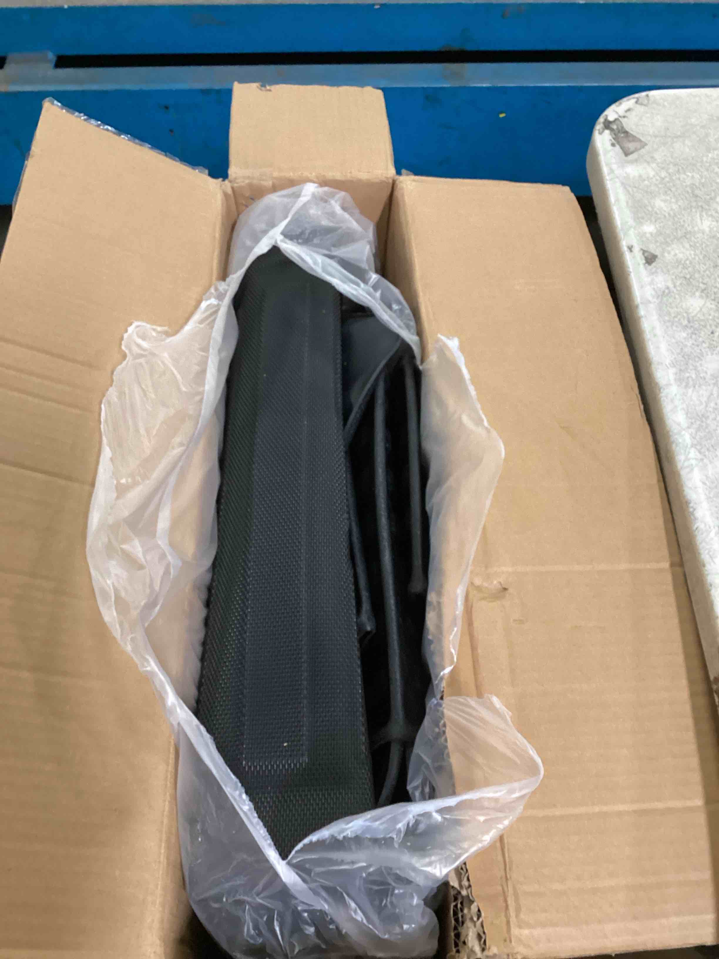 https://s3.amazonaws.com/lotting-images-prod/bidfta/PPE1944137_1746557146061.jpeg