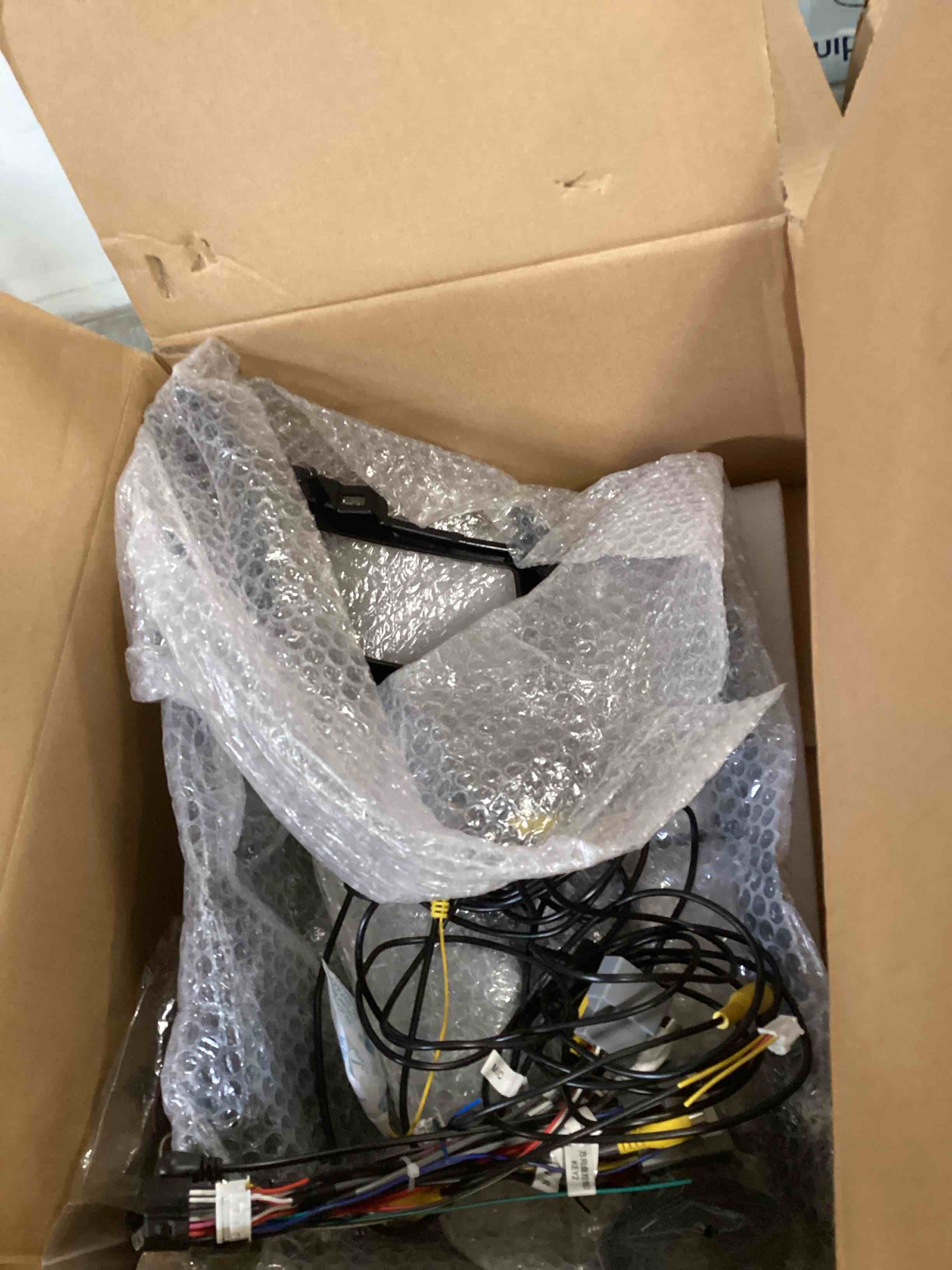 https://s3.amazonaws.com/lotting-images-prod/bidfta/PPE1944258_1746630107199.jpeg