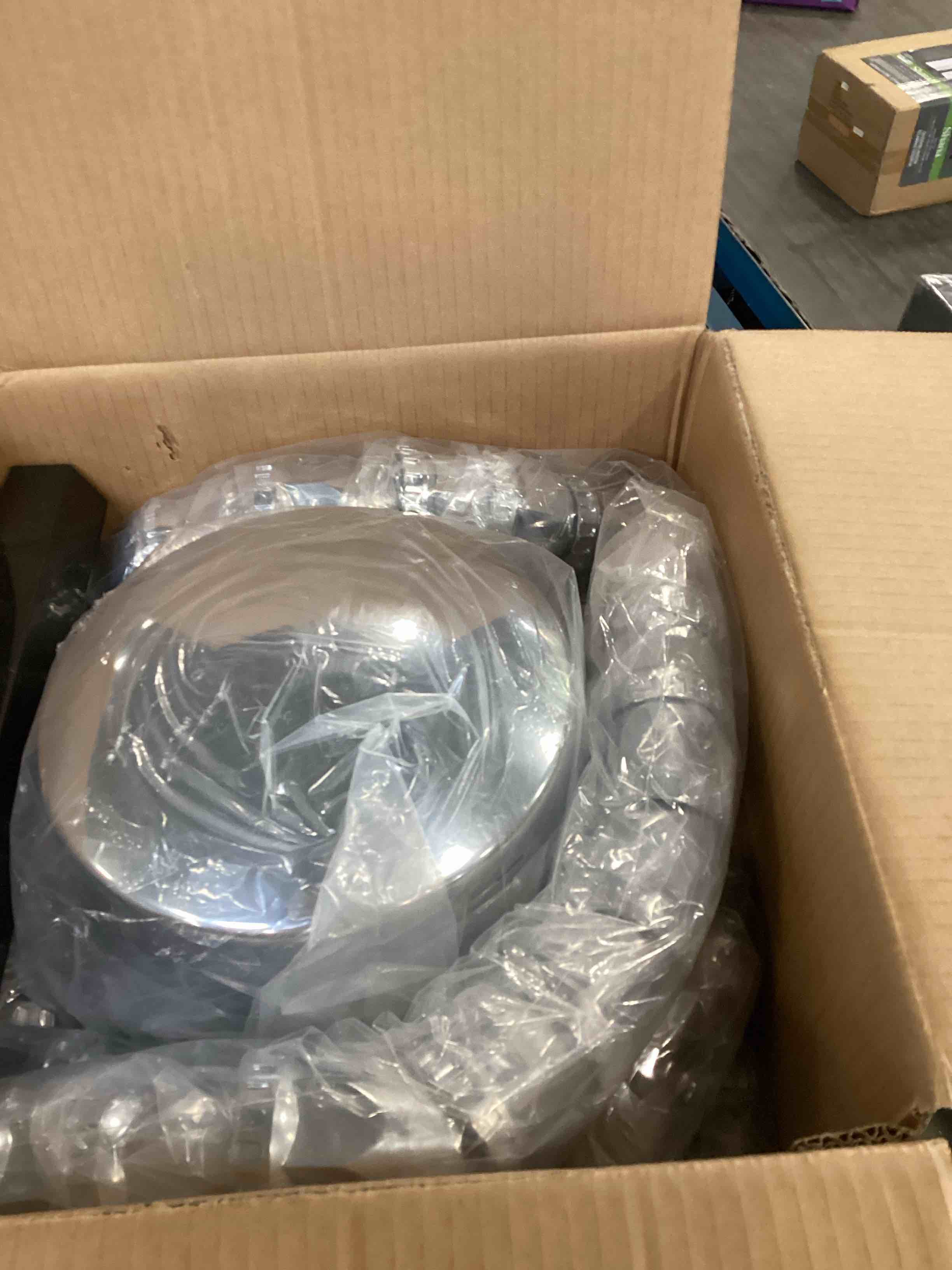 https://s3.amazonaws.com/lotting-images-prod/bidfta/PPE1944298_1746634134079.jpeg