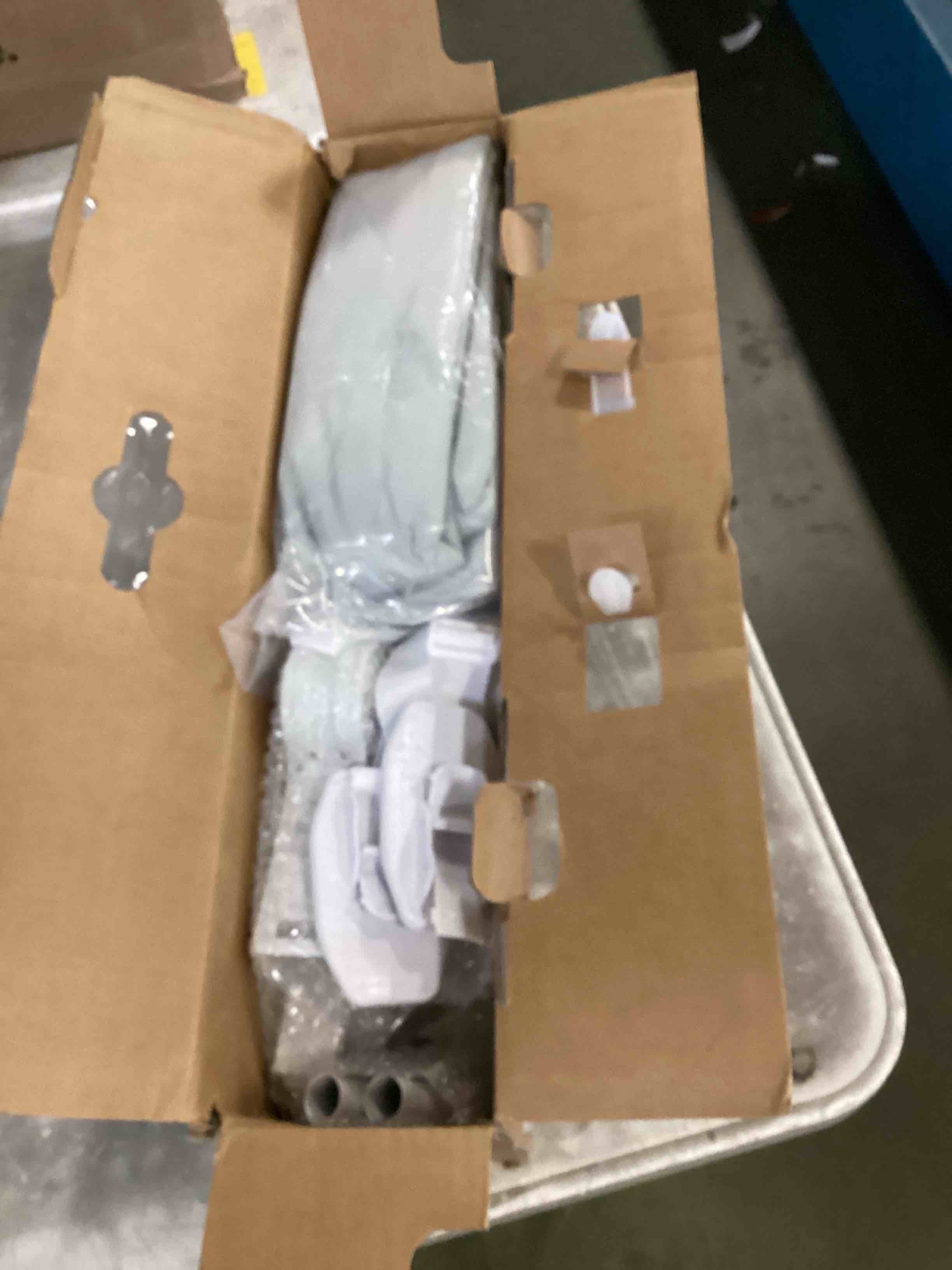 https://s3.amazonaws.com/lotting-images-prod/bidfta/PPE1944335_1746640636553.jpeg