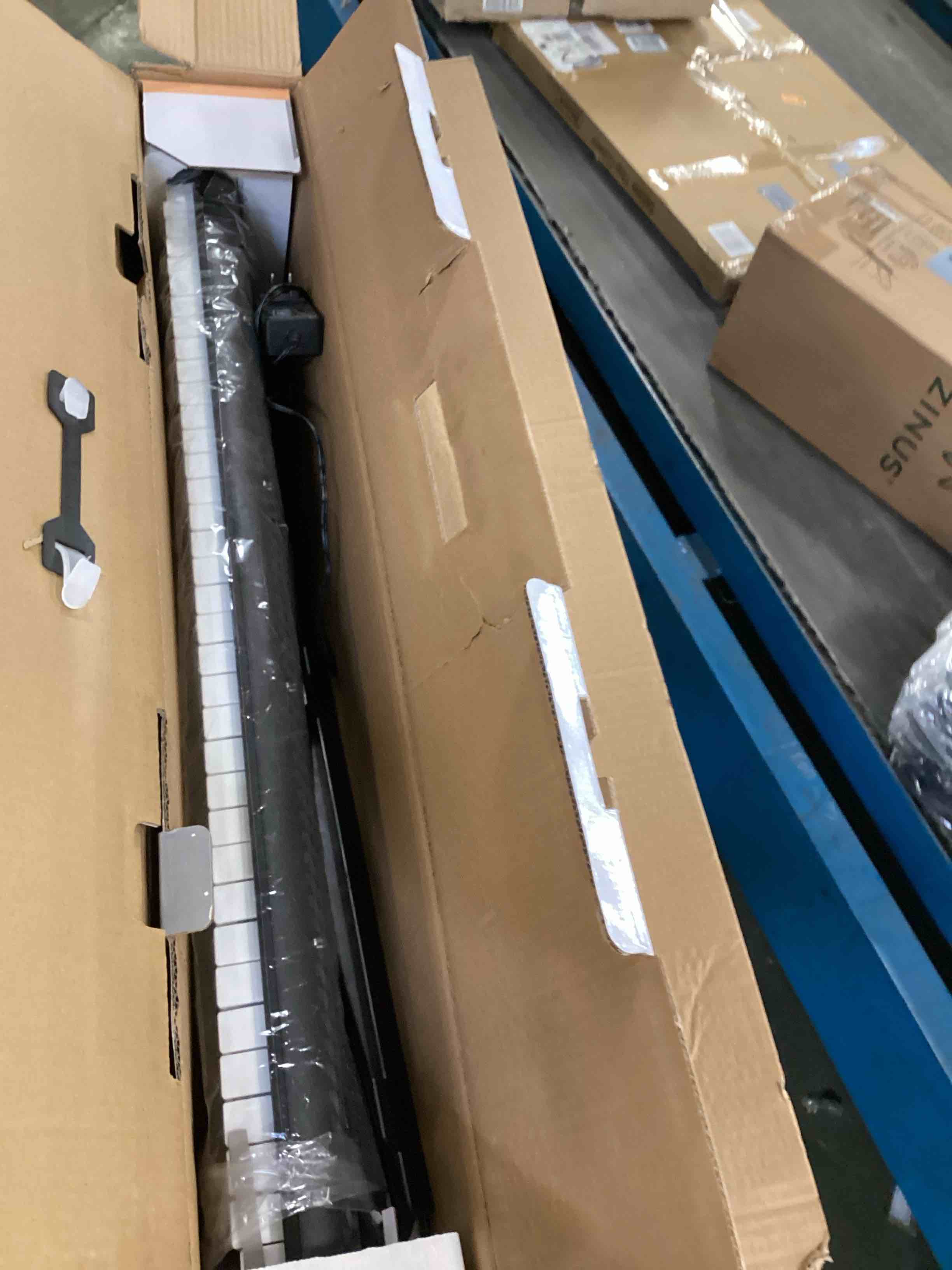 https://s3.amazonaws.com/lotting-images-prod/bidfta/PPE1944370_1746643735987.jpeg