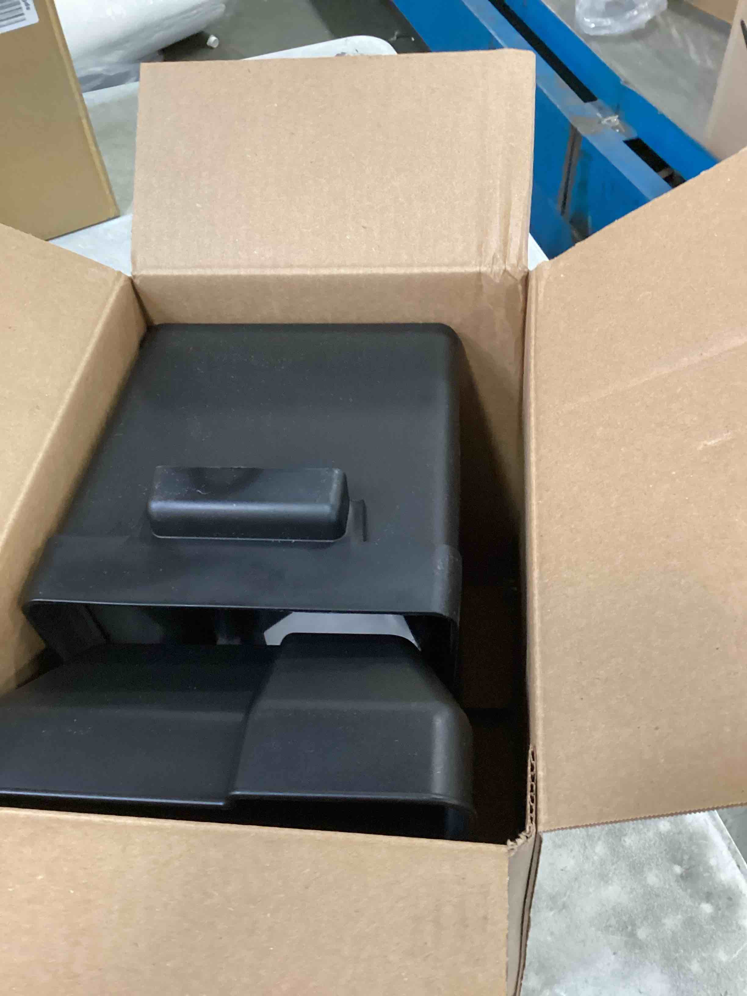 https://s3.amazonaws.com/lotting-images-prod/bidfta/PPE1944721_1746796812372.jpeg