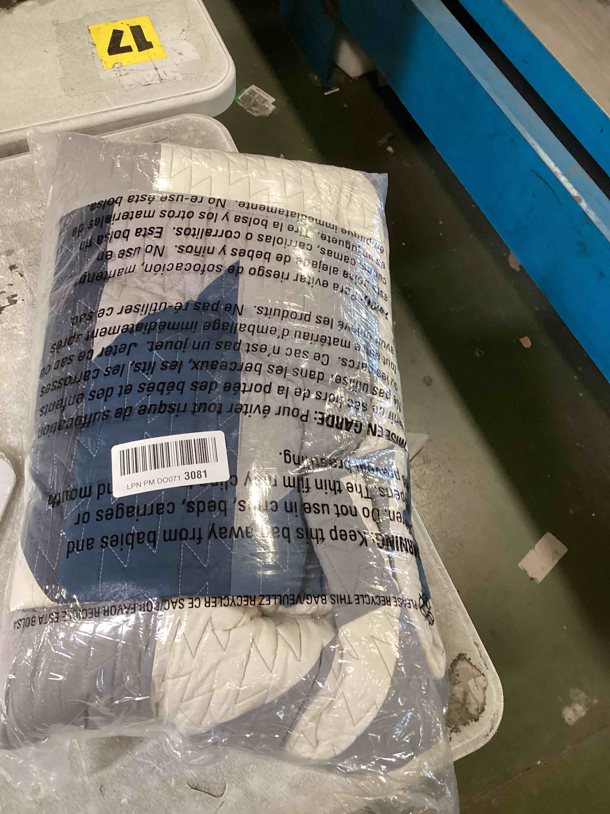 https://s3.amazonaws.com/lotting-images-prod/bidfta/PPE1944818_1746805670290.jpeg