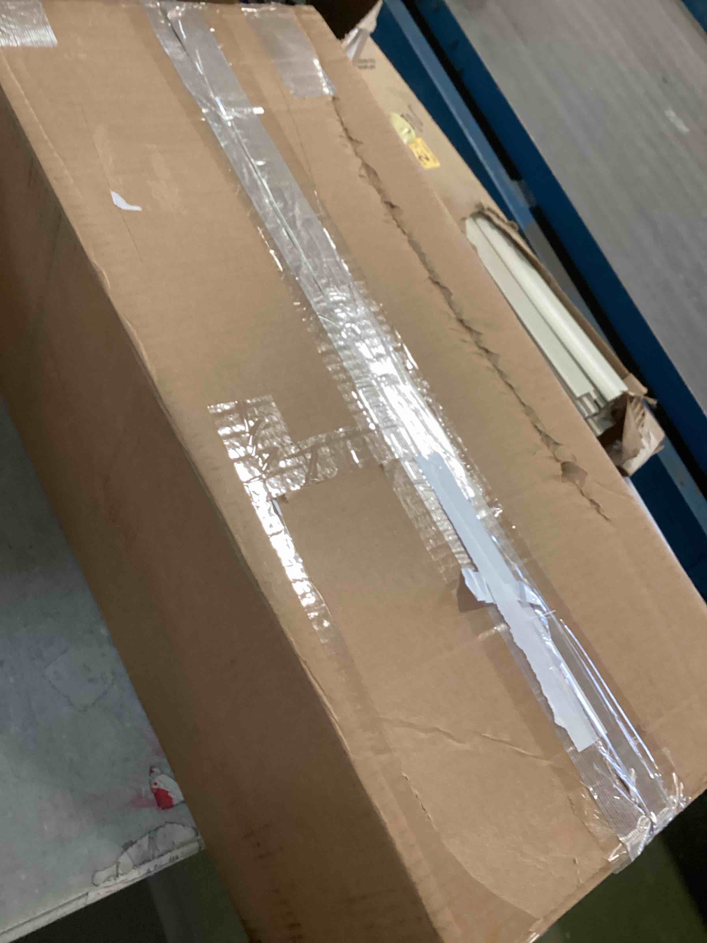https://s3.amazonaws.com/lotting-images-prod/bidfta/PPE1945273_1743528636968.jpeg