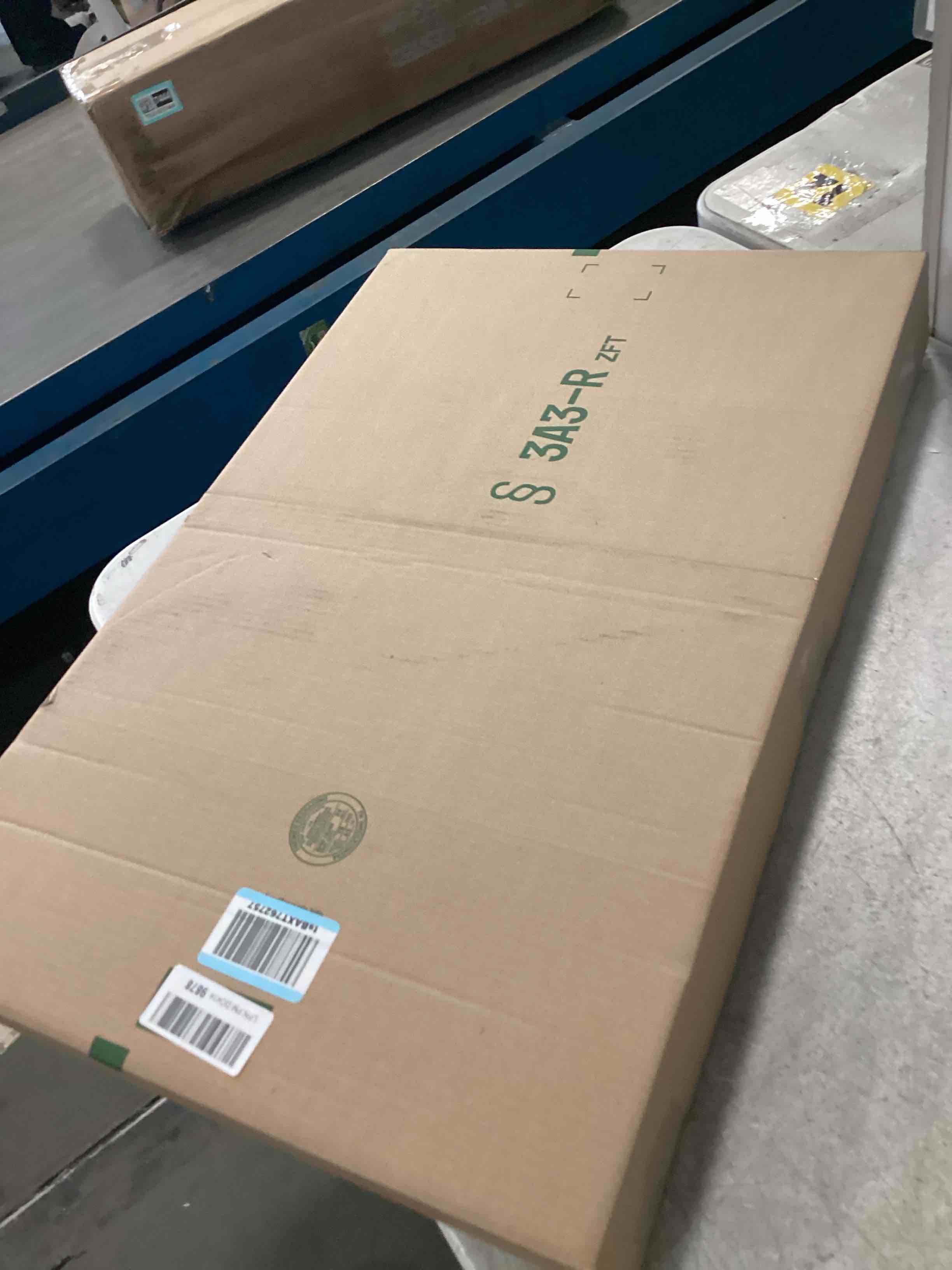 https://s3.amazonaws.com/lotting-images-prod/bidfta/PPE1945451_1743610520459.jpeg