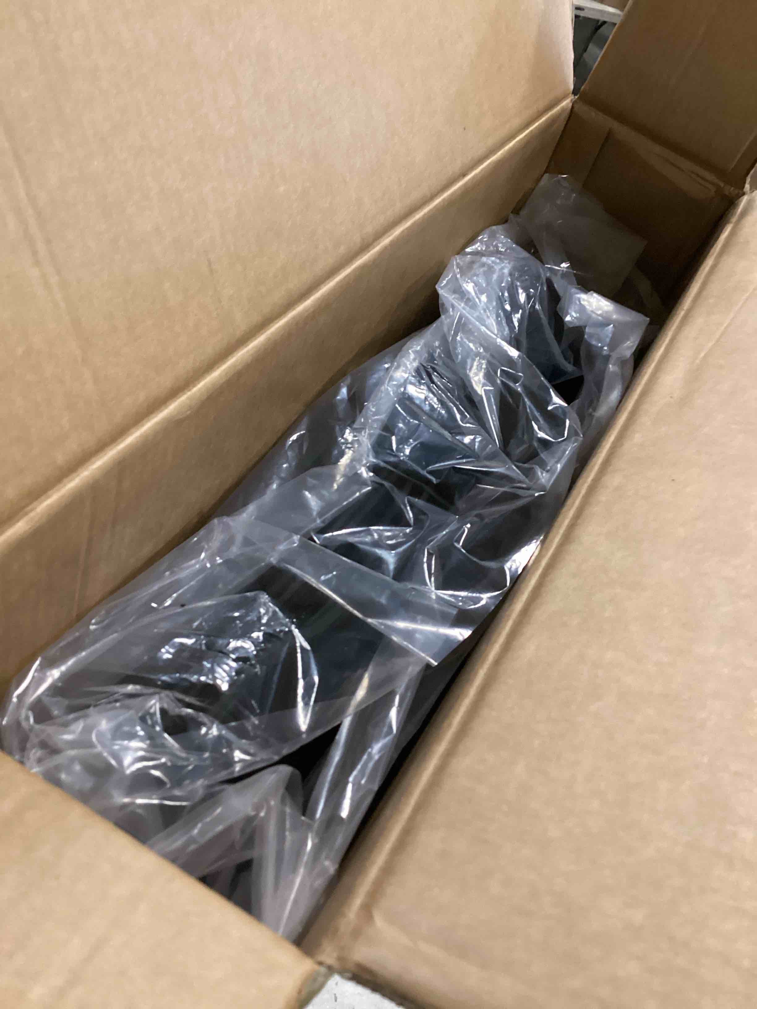 https://s3.amazonaws.com/lotting-images-prod/bidfta/PPE1945533_1743682426134.jpeg
