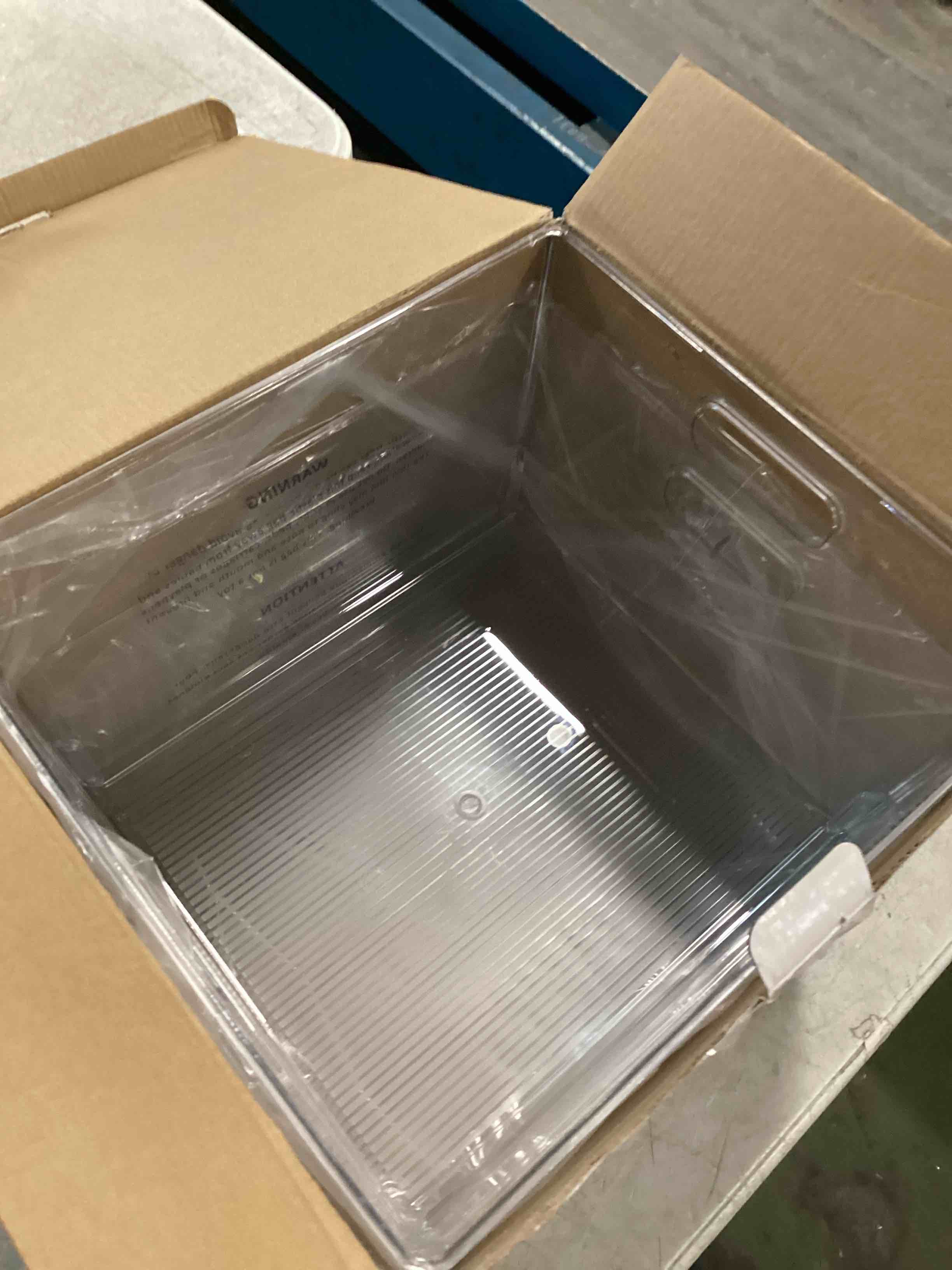 https://s3.amazonaws.com/lotting-images-prod/bidfta/PPE1945542_1743683138598.jpeg