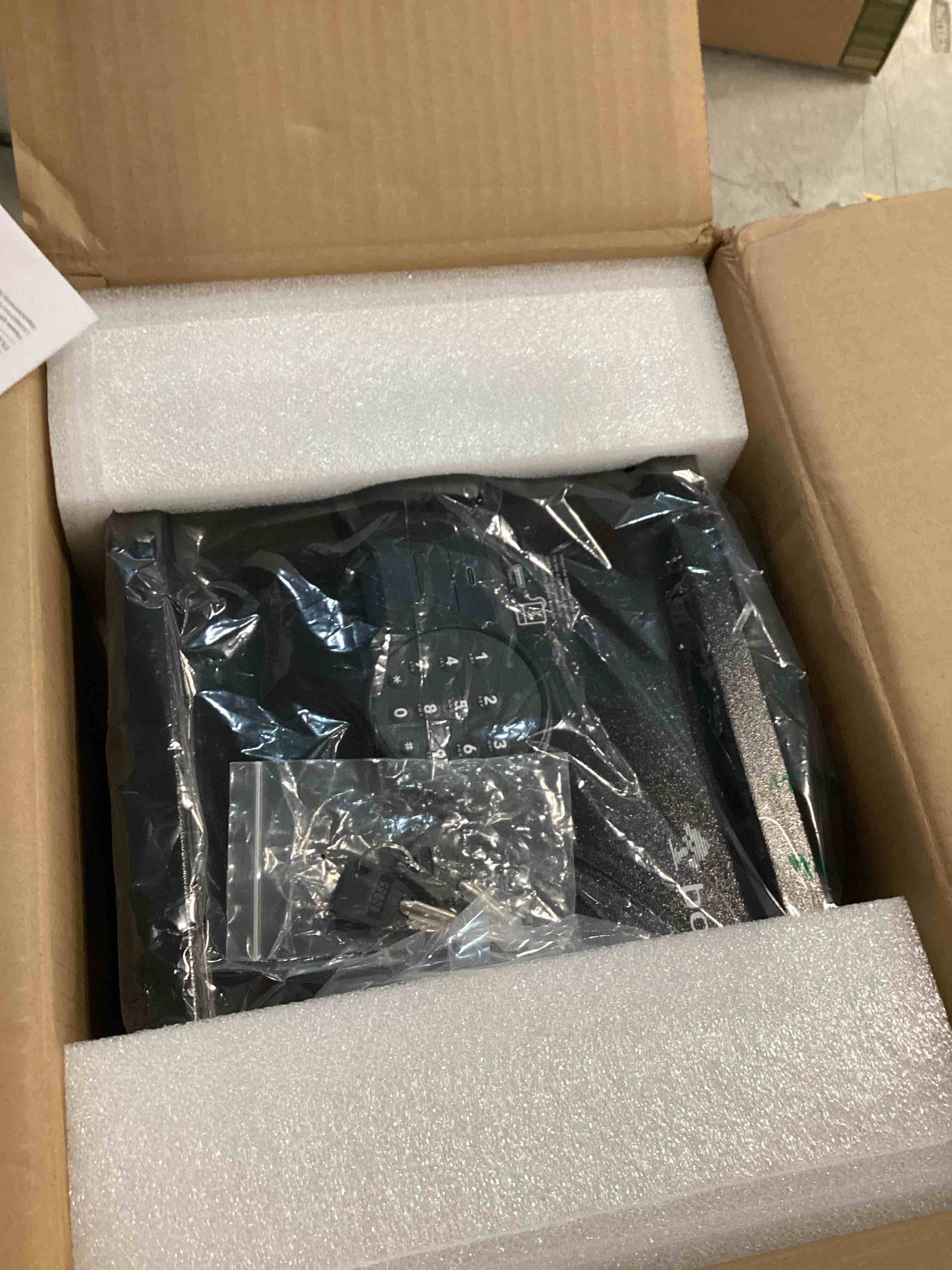 https://s3.amazonaws.com/lotting-images-prod/bidfta/PPE1945549_1743683624053.jpeg