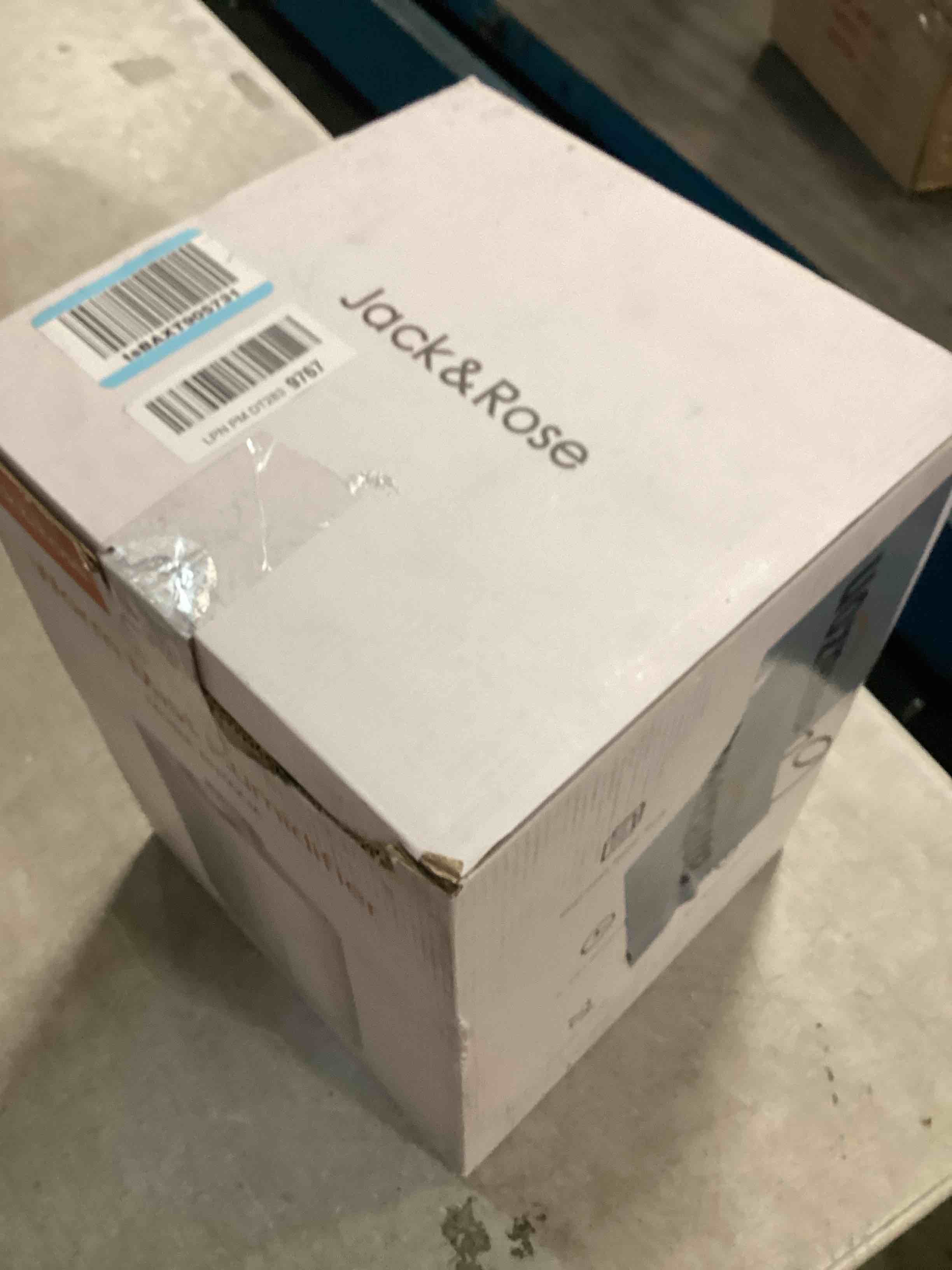 https://s3.amazonaws.com/lotting-images-prod/bidfta/PPE1945596_1743687054846.jpeg