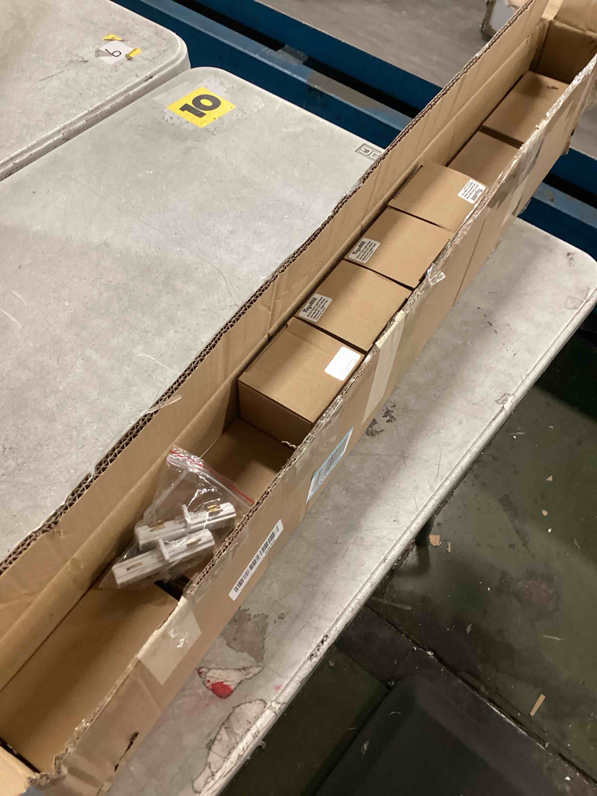 https://s3.amazonaws.com/lotting-images-prod/bidfta/PPE1945754_1743705066416.jpeg