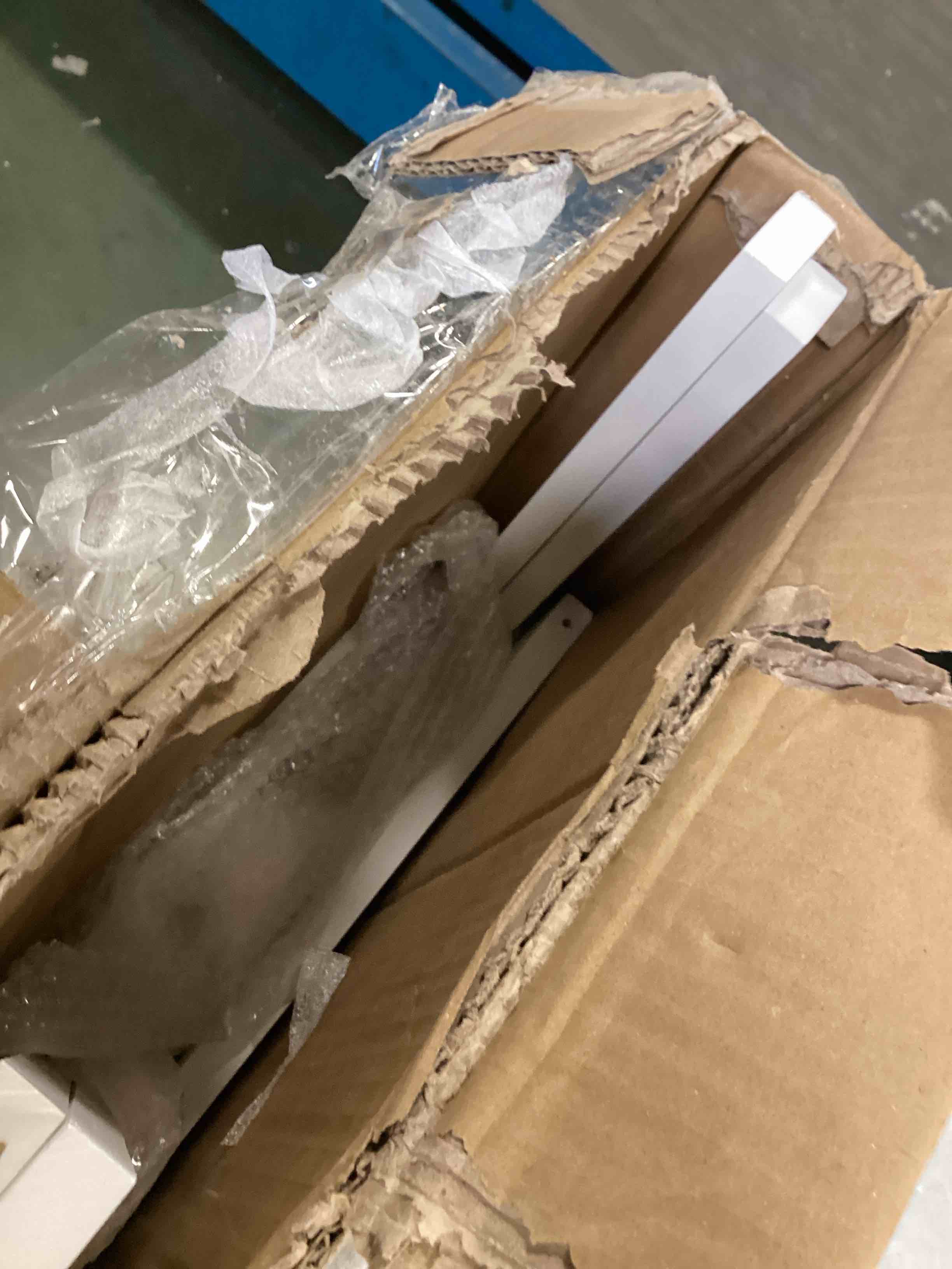 https://s3.amazonaws.com/lotting-images-prod/bidfta/PPE1947176_1744988034017.jpeg