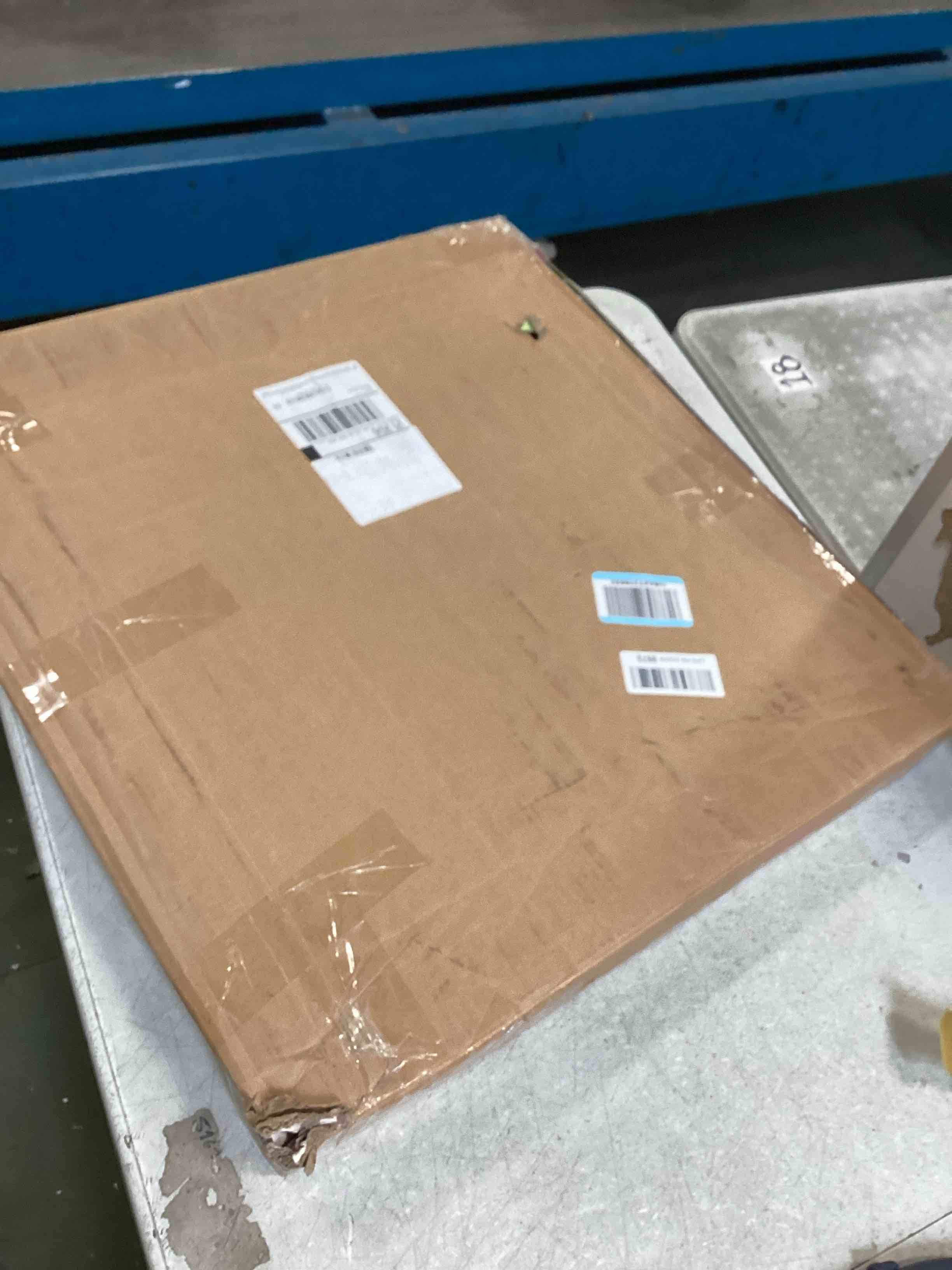 https://s3.amazonaws.com/lotting-images-prod/bidfta/PPE1947177_1744988133596.jpeg