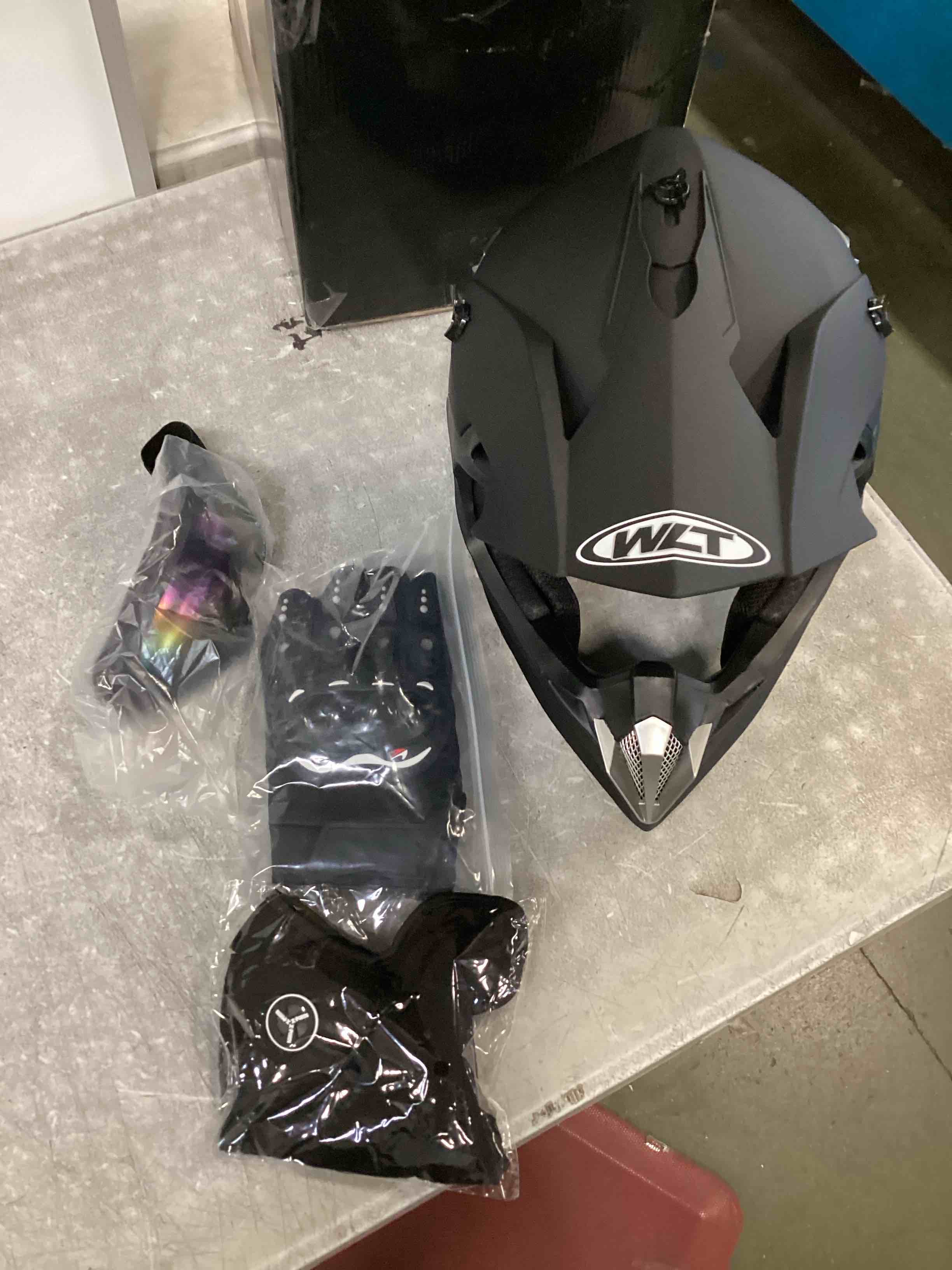 https://s3.amazonaws.com/lotting-images-prod/bidfta/PPE1947503_1745411579489.jpeg