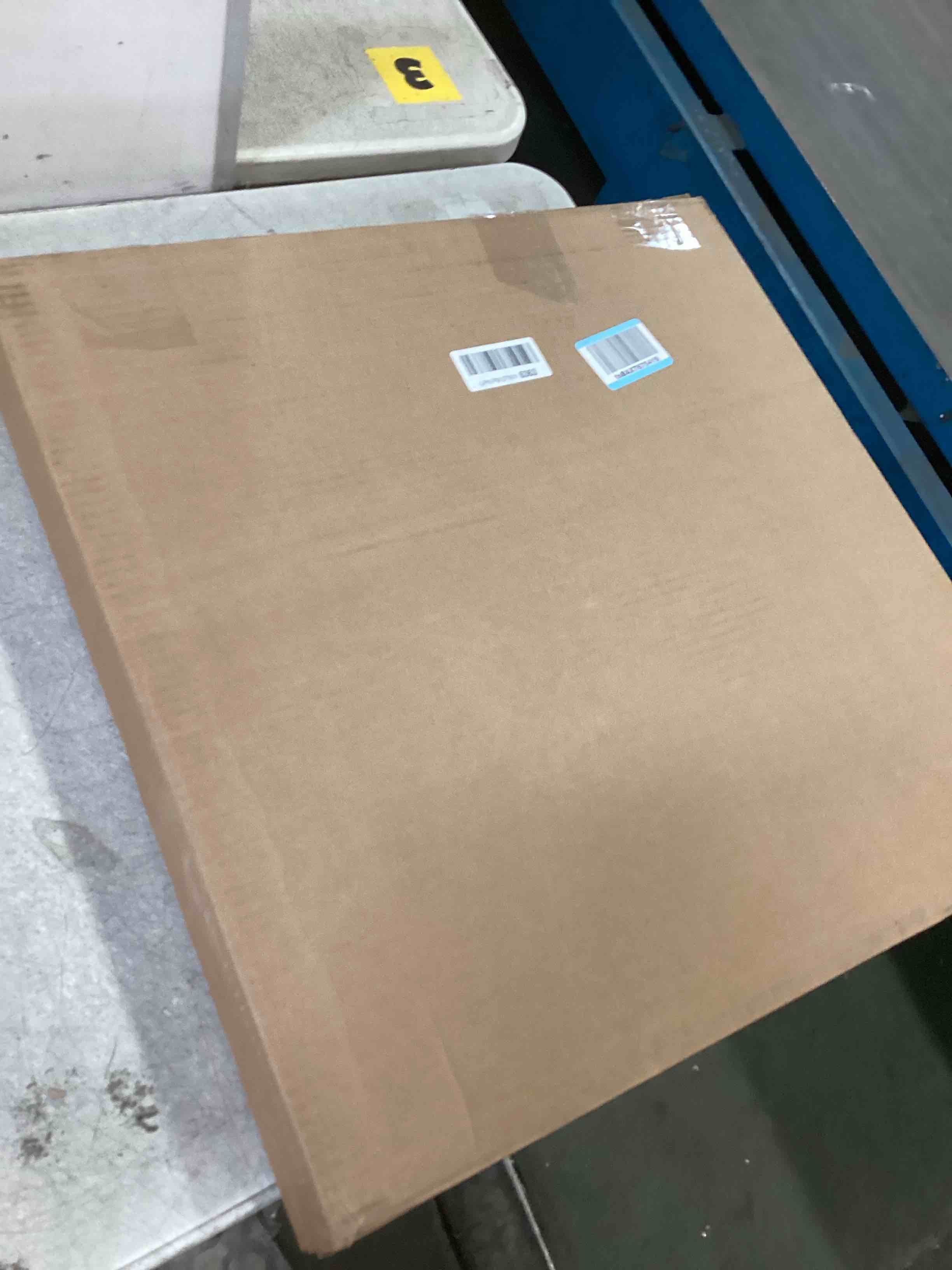 https://s3.amazonaws.com/lotting-images-prod/bidfta/PPE1947676_1745500366972.jpeg
