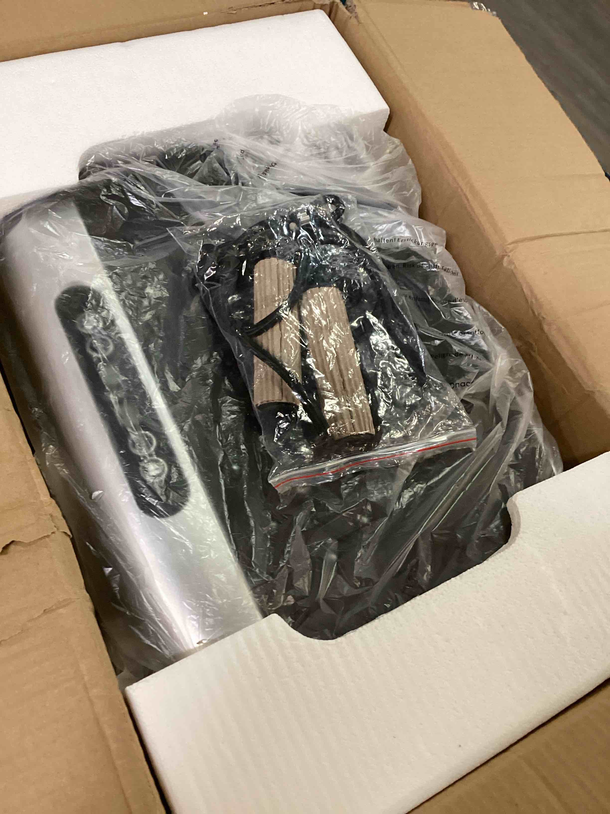 https://s3.amazonaws.com/lotting-images-prod/bidfta/PPE1947725_1745509338819.jpeg