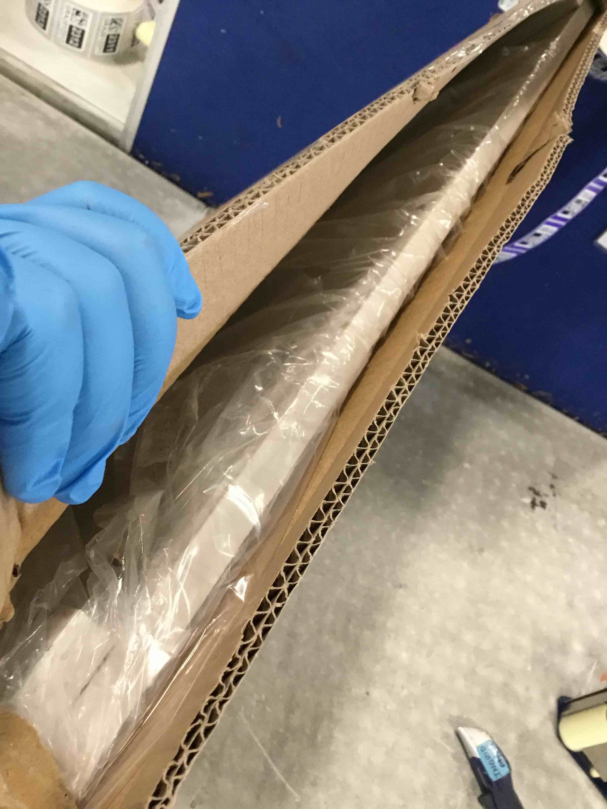 https://s3.amazonaws.com/lotting-images-prod/bidfta/PPE1950054_1744028054906.jpeg