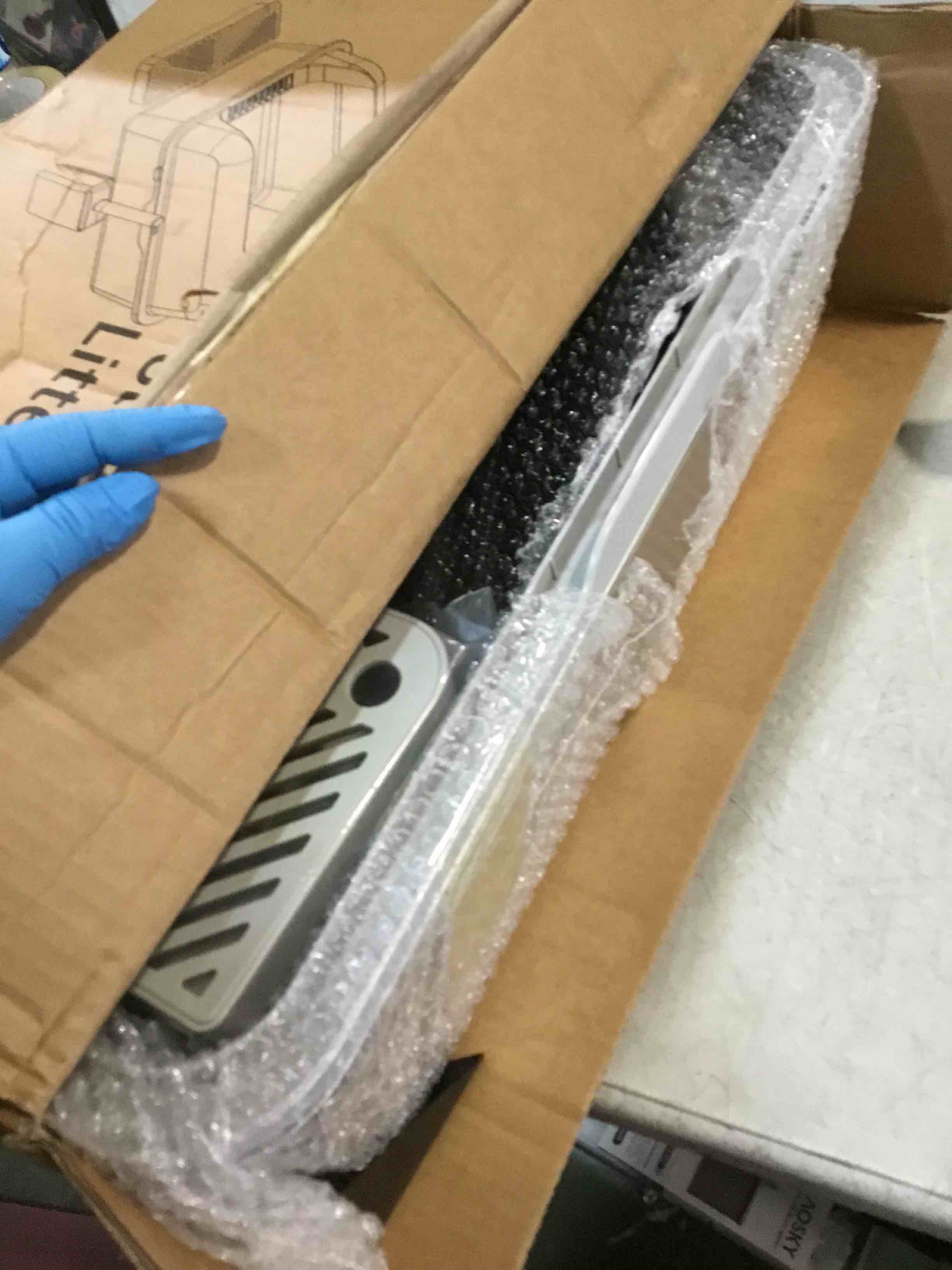 https://s3.amazonaws.com/lotting-images-prod/bidfta/PPE1950513_1744140407867.jpeg