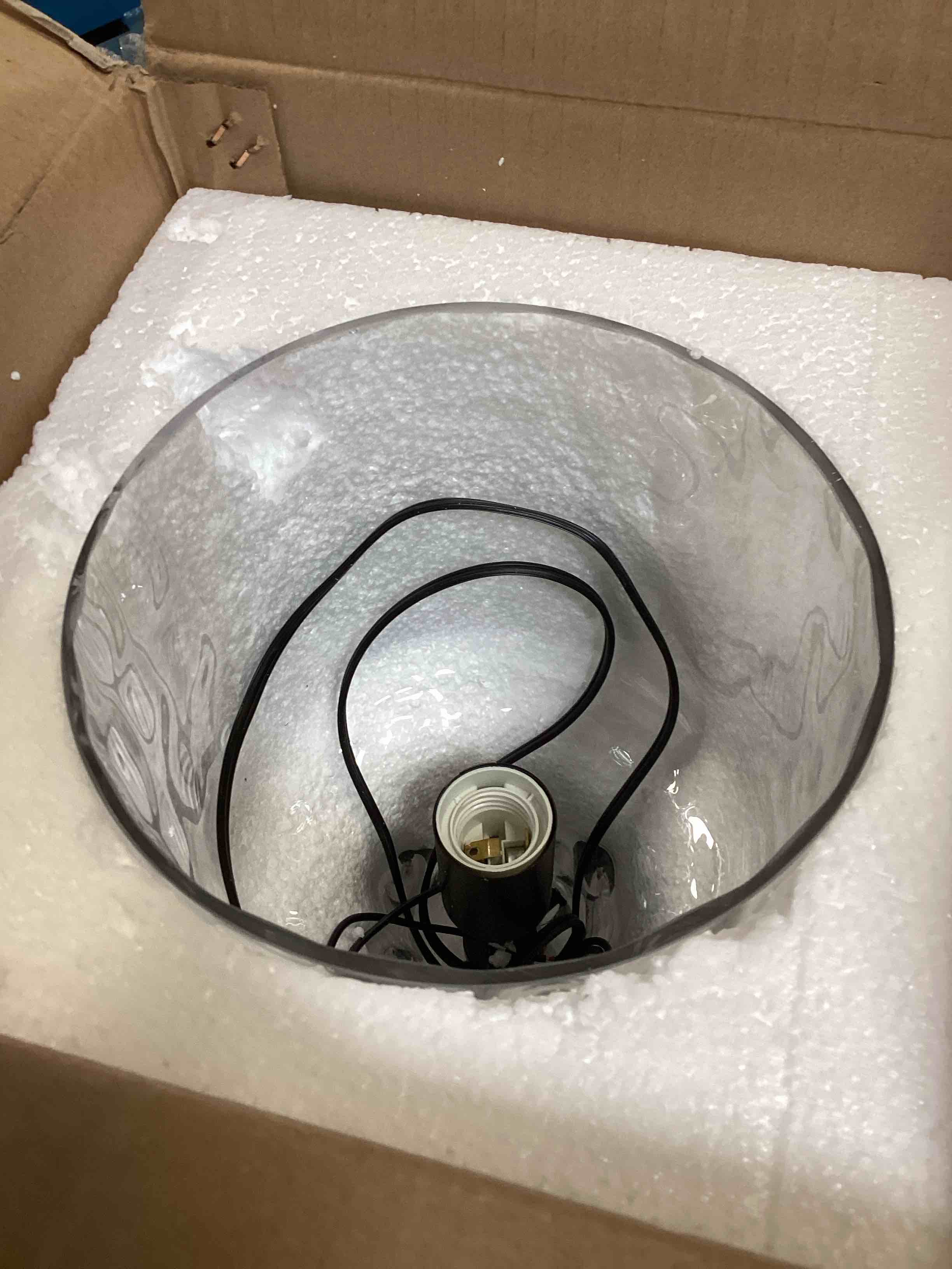 https://s3.amazonaws.com/lotting-images-prod/bidfta/PPE1951168_1742839285149.jpeg
