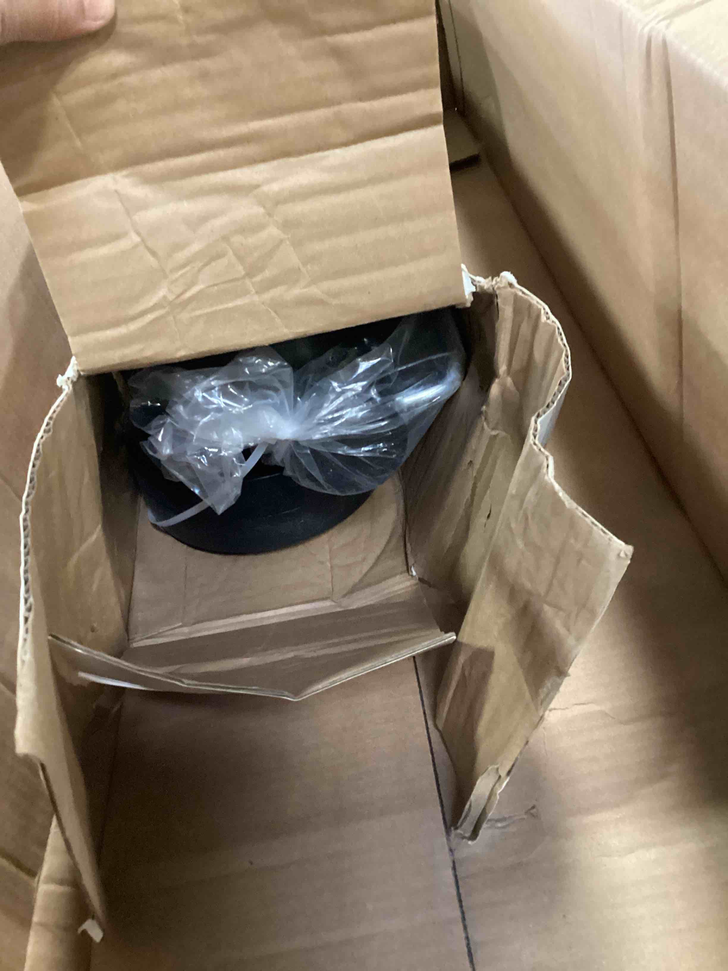 https://s3.amazonaws.com/lotting-images-prod/bidfta/PPE1952237_1743437760738.jpeg