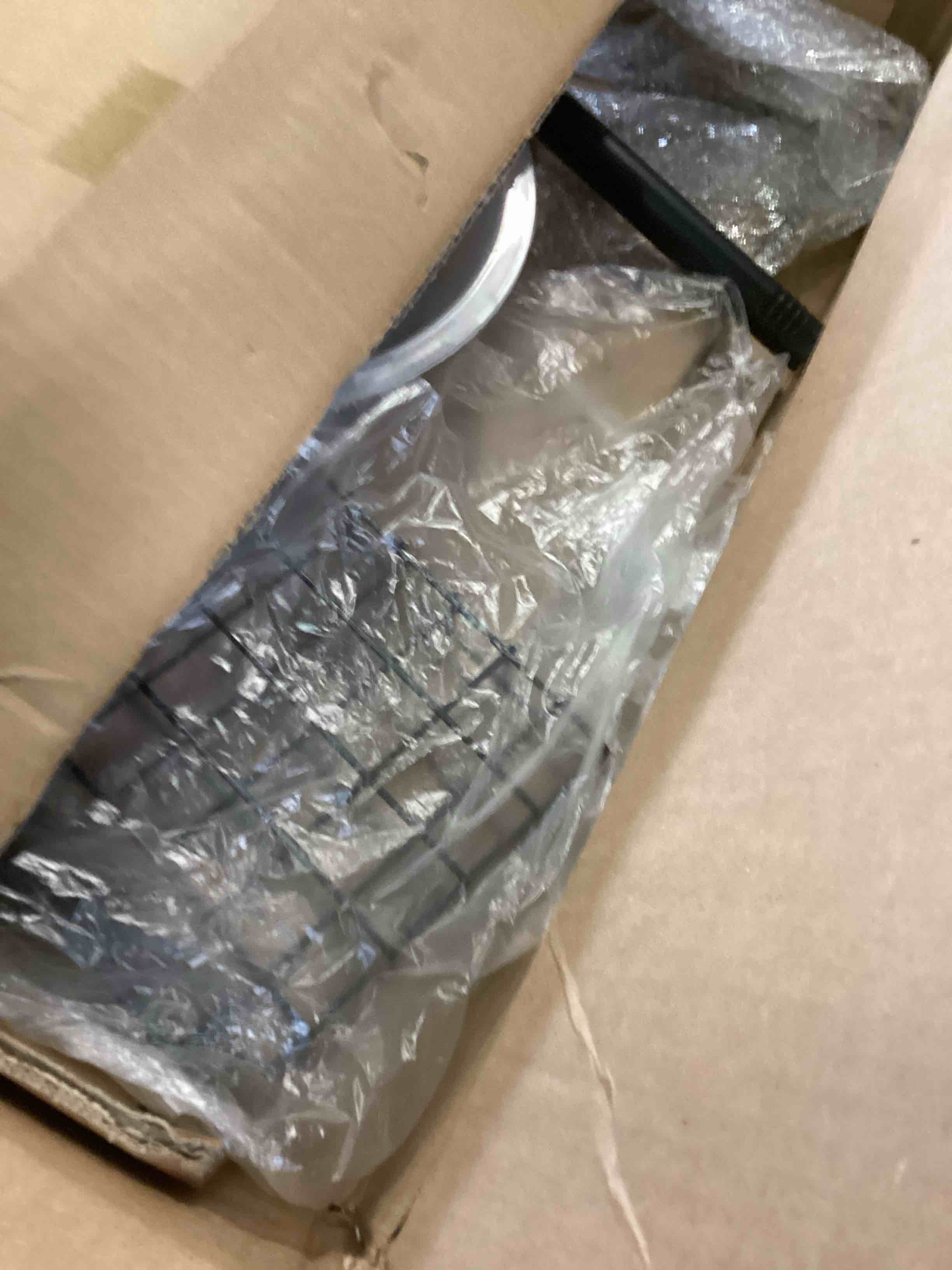 https://s3.amazonaws.com/lotting-images-prod/bidfta/PPE1952247_1743438385276.jpeg