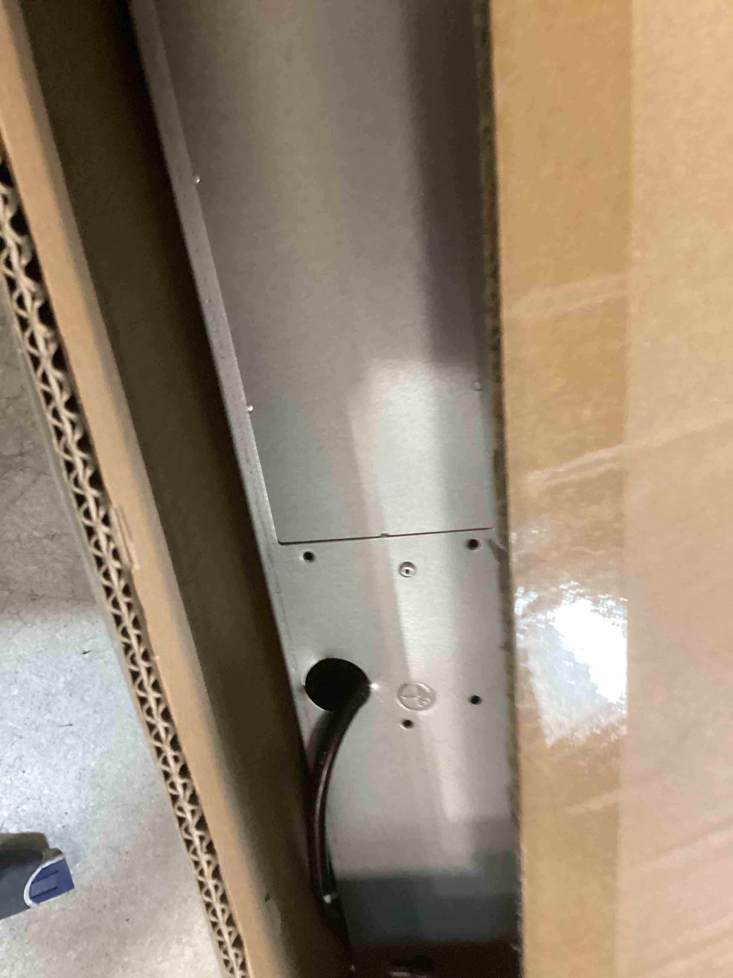 https://s3.amazonaws.com/lotting-images-prod/bidfta/PPE1952804_1743618072638.jpeg
