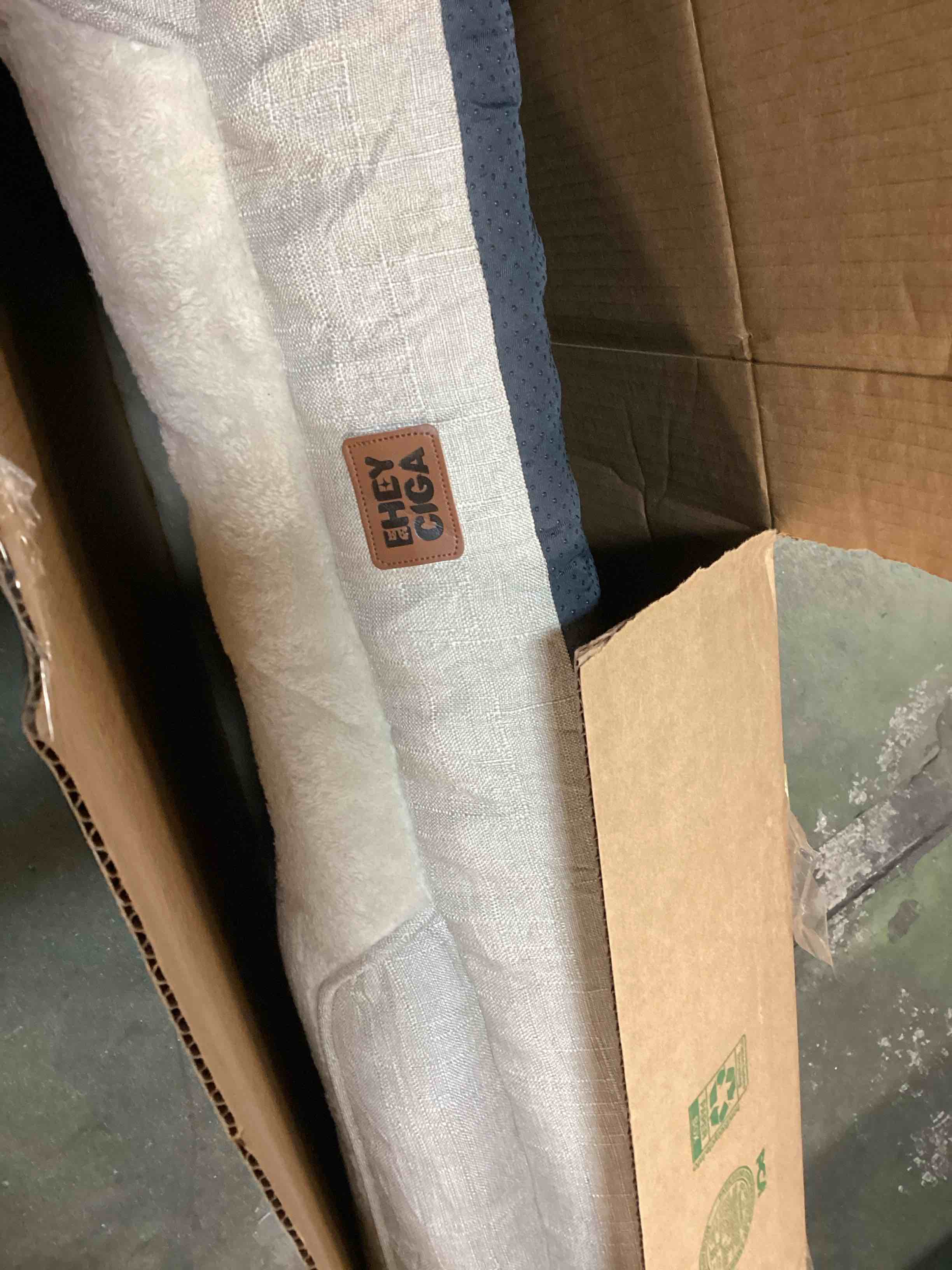 https://s3.amazonaws.com/lotting-images-prod/bidfta/PPE1953102_1743768447730.jpeg
