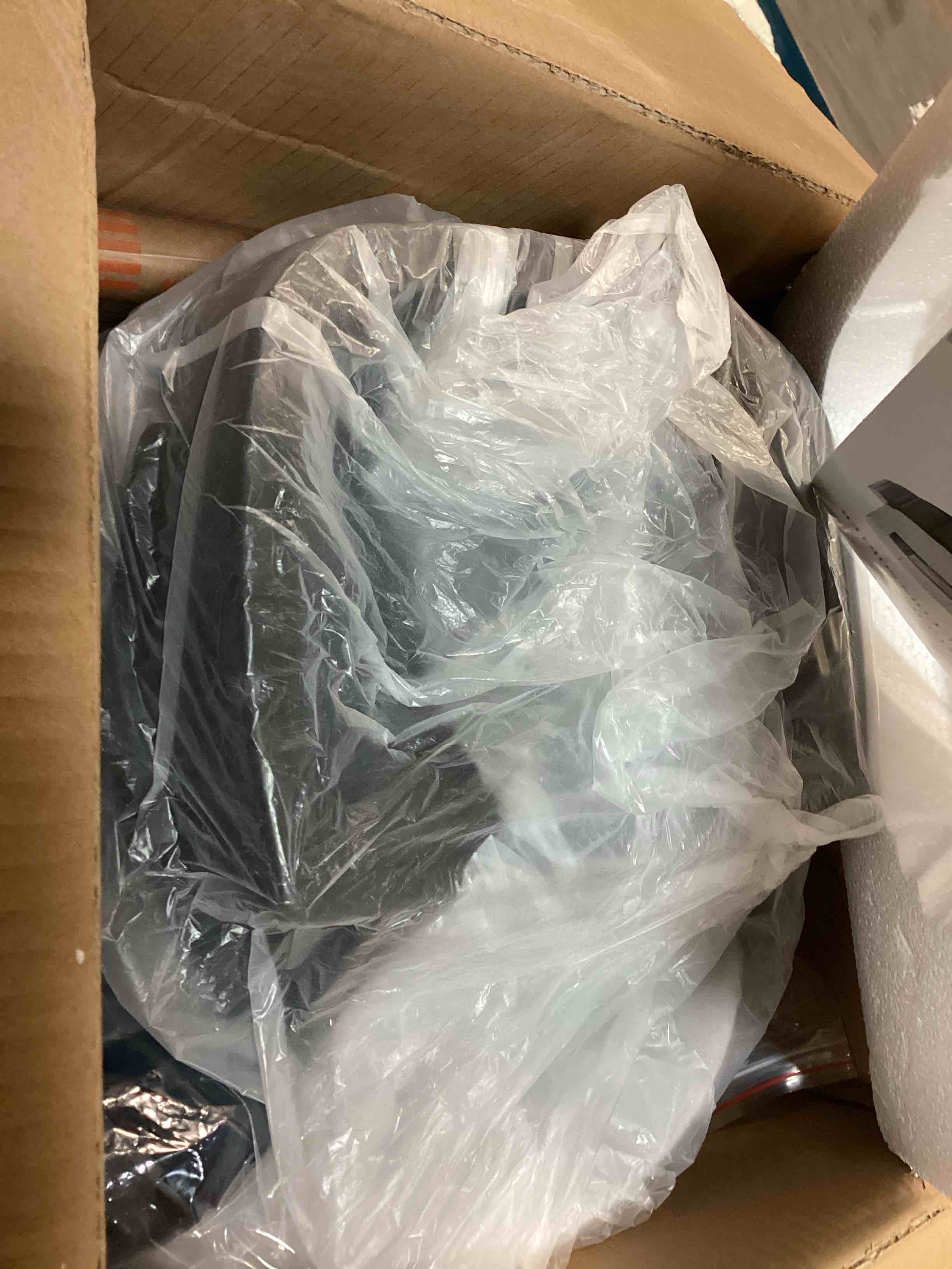 https://s3.amazonaws.com/lotting-images-prod/bidfta/PPE1953260_1743783747011.jpeg