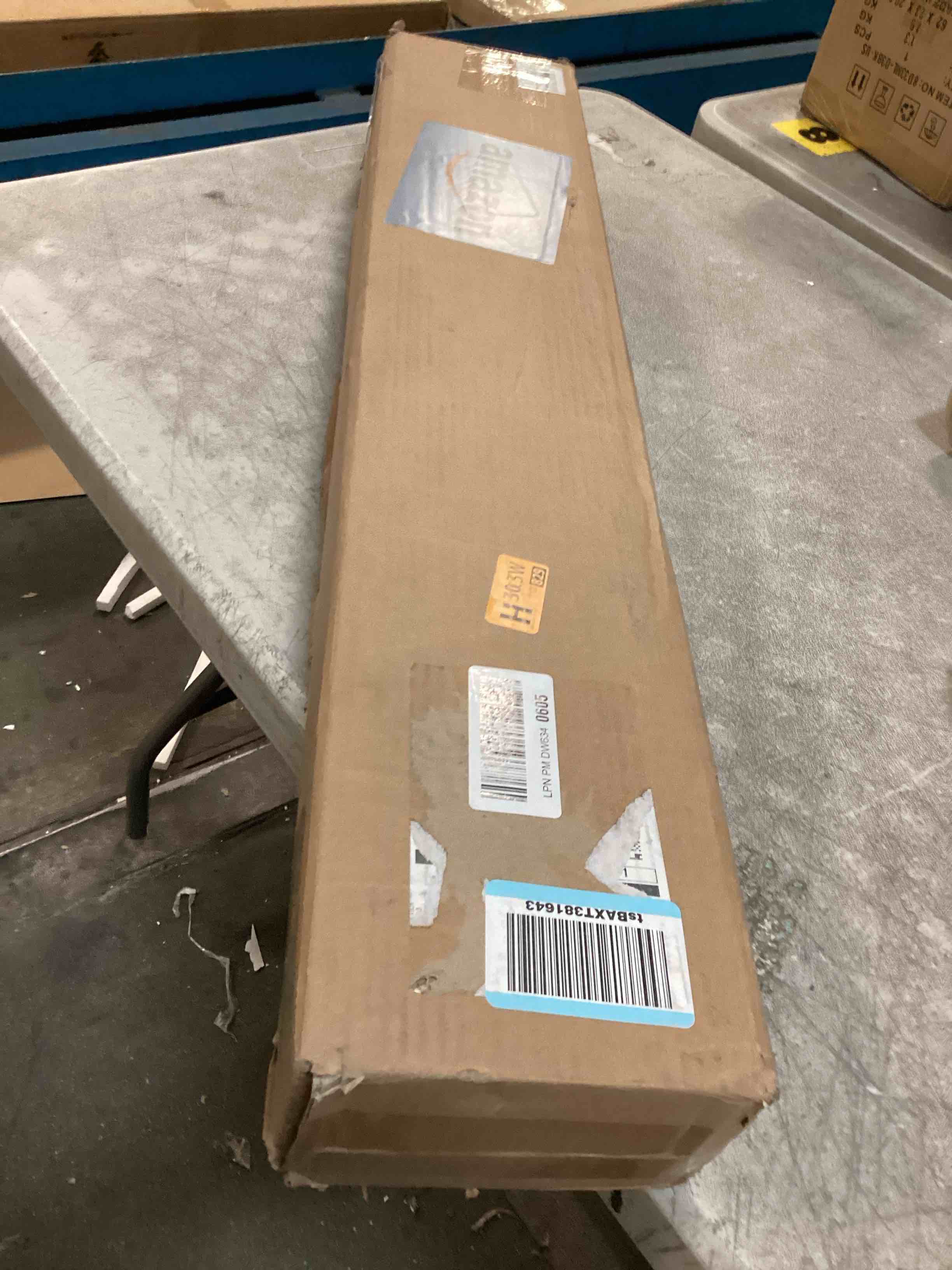 https://s3.amazonaws.com/lotting-images-prod/bidfta/PPE1953316_1743790976952.jpeg
