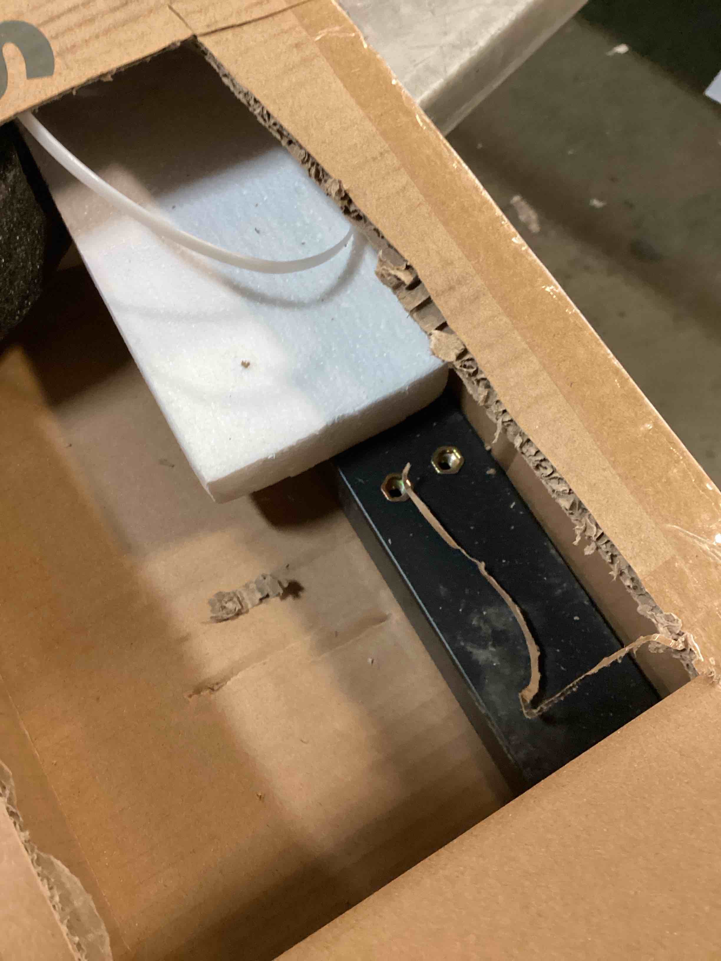 https://s3.amazonaws.com/lotting-images-prod/bidfta/PPE1953352_1744029774058.jpeg