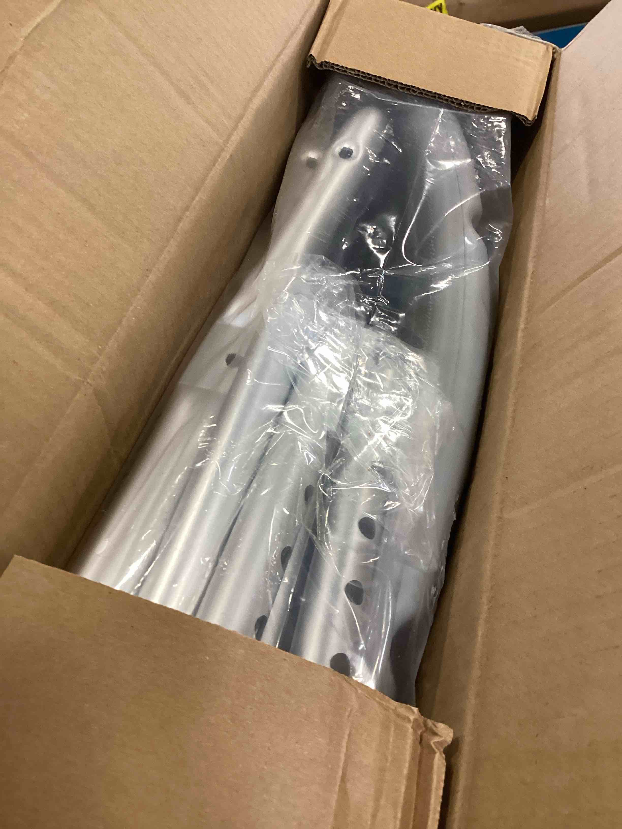 https://s3.amazonaws.com/lotting-images-prod/bidfta/PPE1953863_1744220478436.jpeg