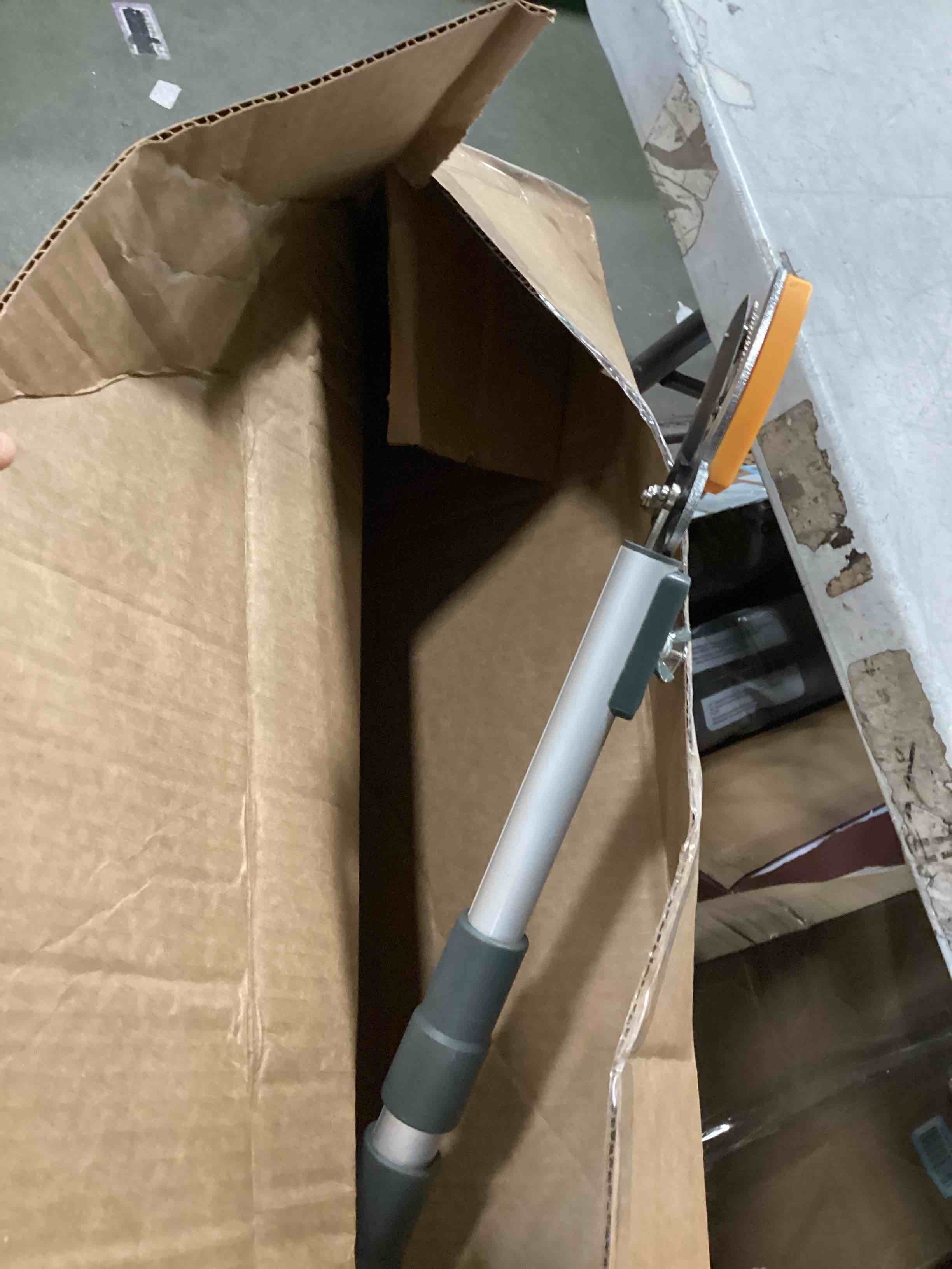 https://s3.amazonaws.com/lotting-images-prod/bidfta/PPE1953958_1744289971992.jpeg
