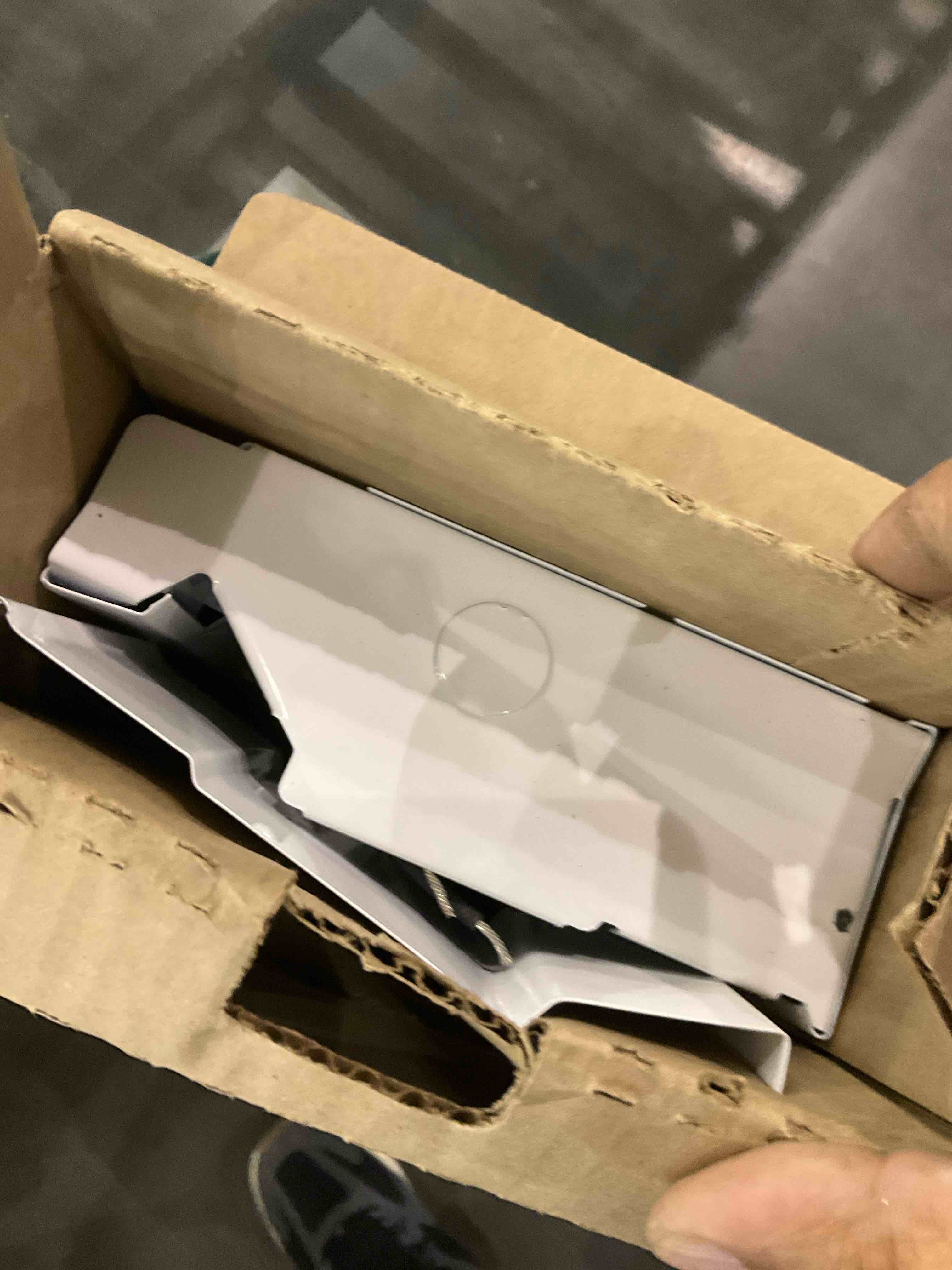 https://s3.amazonaws.com/lotting-images-prod/bidfta/PPE1960436_1742989210276.jpeg
