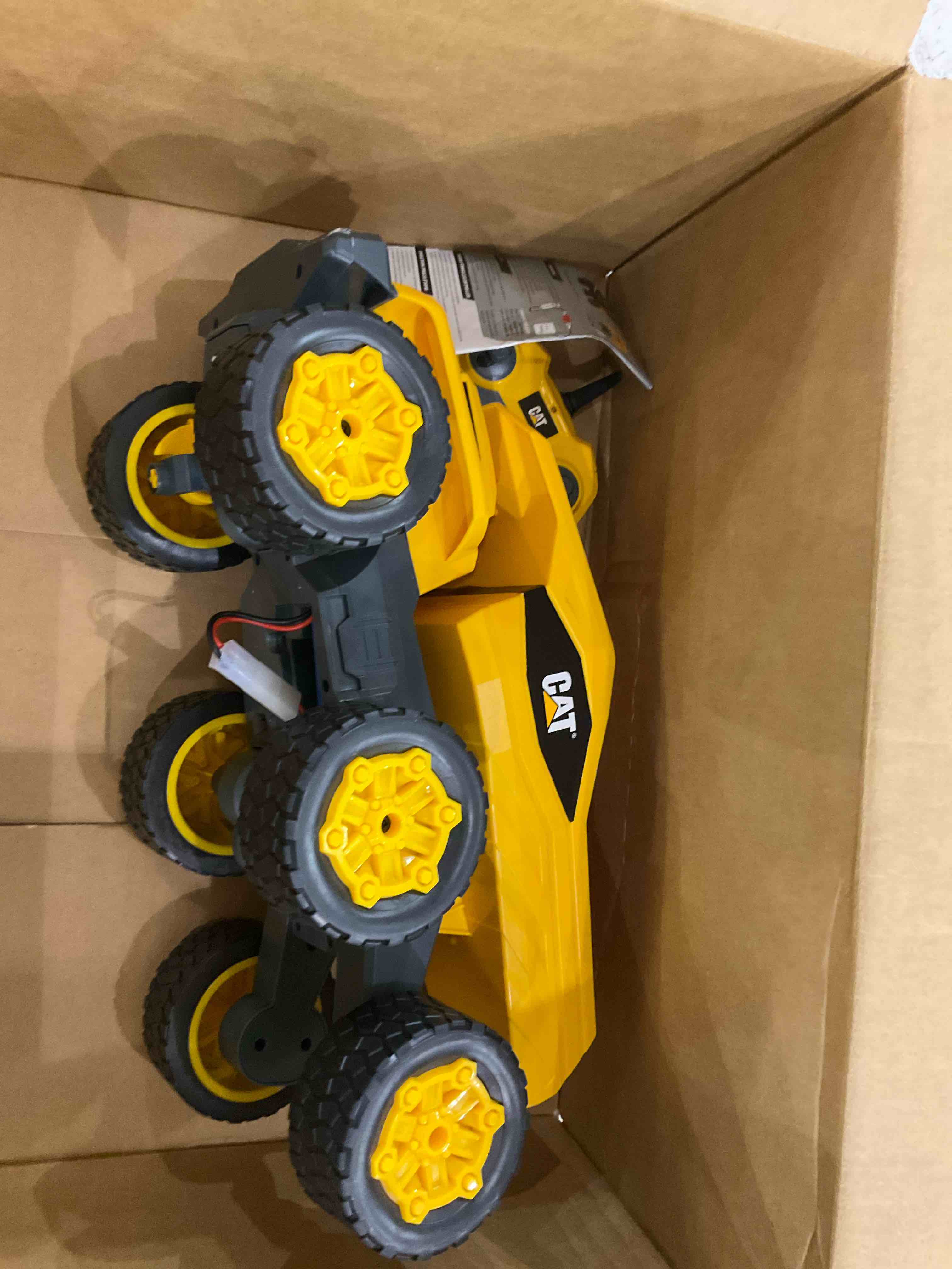 CAT Construction Toys Cat Construction Massive Mover Dump Truck – Remote Control Truck, RC Truck - Speed up to 12 mph, 6 Wheel Suspension, Heavy Load Climbing Mode – For Ages 8+