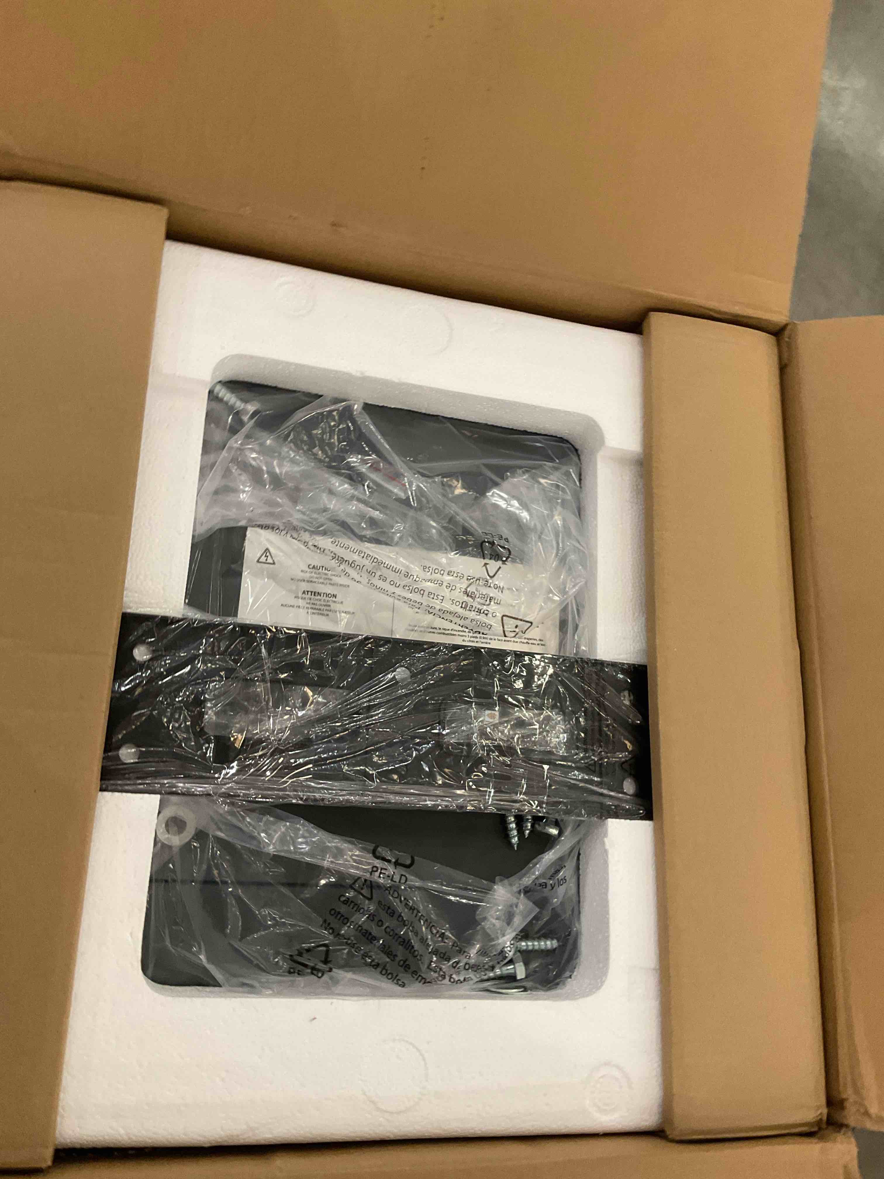 https://s3.amazonaws.com/lotting-images-prod/bidfta/PPE1963703_1743095870295.jpeg