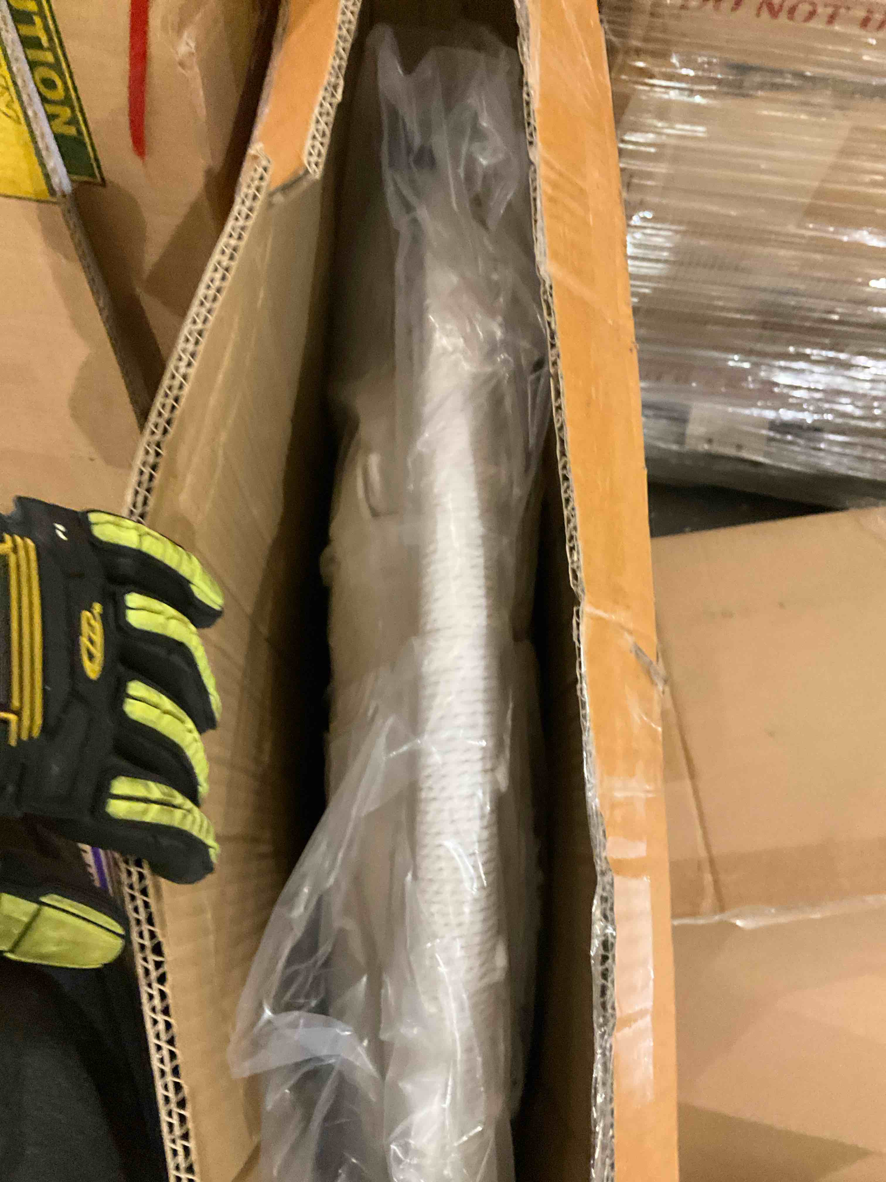 https://s3.amazonaws.com/lotting-images-prod/bidfta/PPE1963780_1743442806923.jpeg