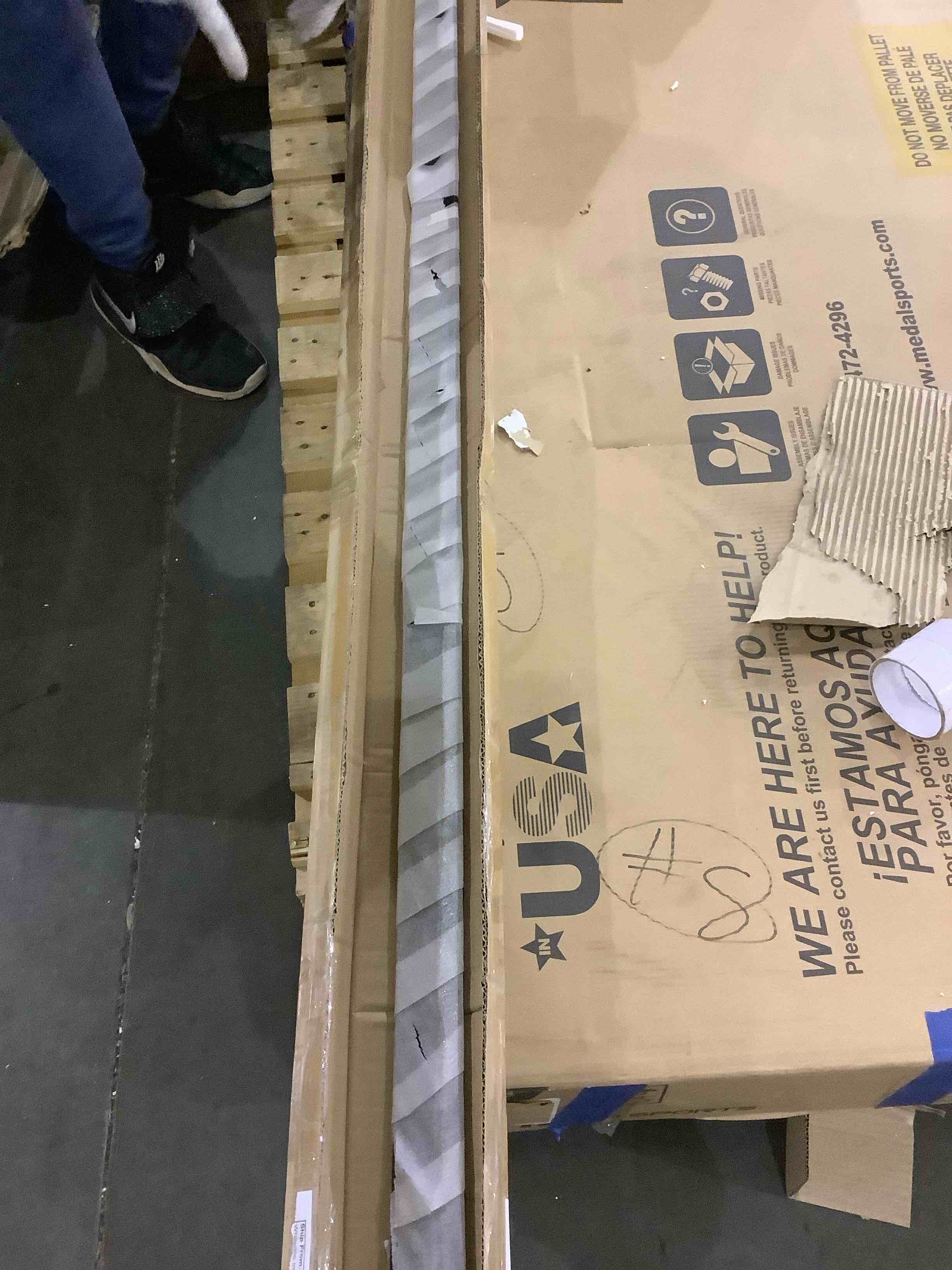 https://s3.amazonaws.com/lotting-images-prod/bidfta/PPE1964242_1743594087895.jpeg