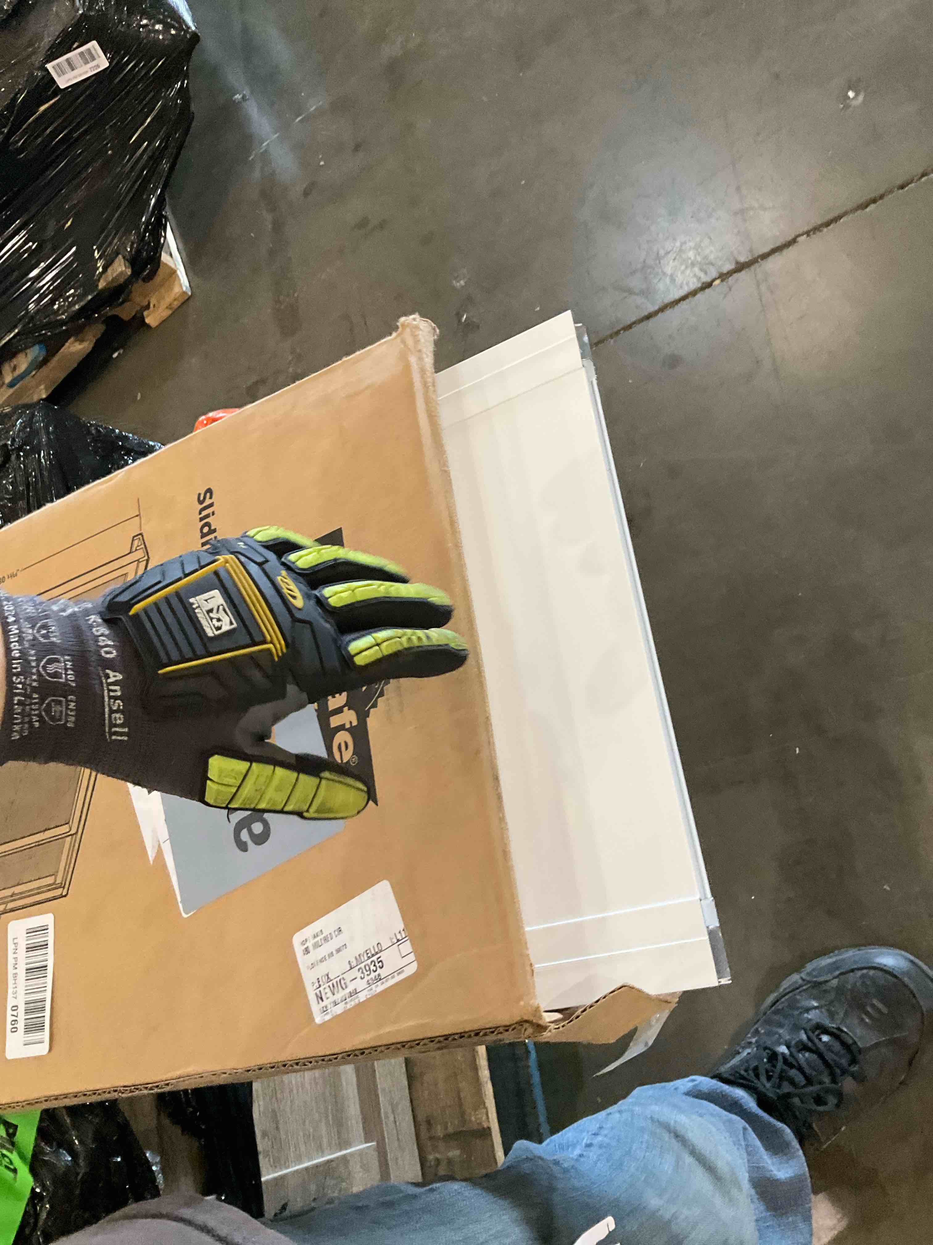 https://s3.amazonaws.com/lotting-images-prod/bidfta/PPE1964422_1743781347082.jpeg
