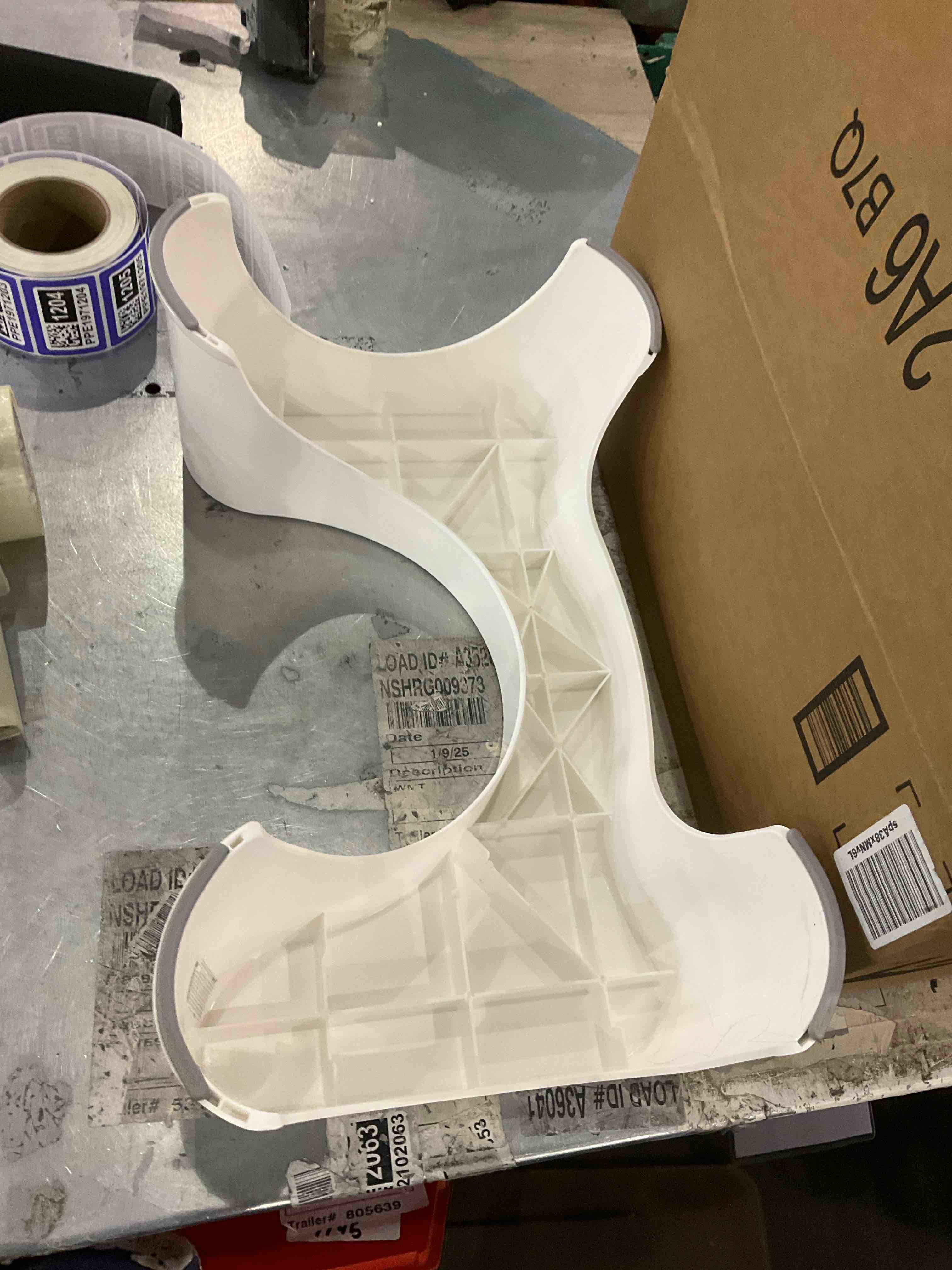 https://s3.amazonaws.com/lotting-images-prod/bidfta/PPE1967360_1742556234345.jpeg
