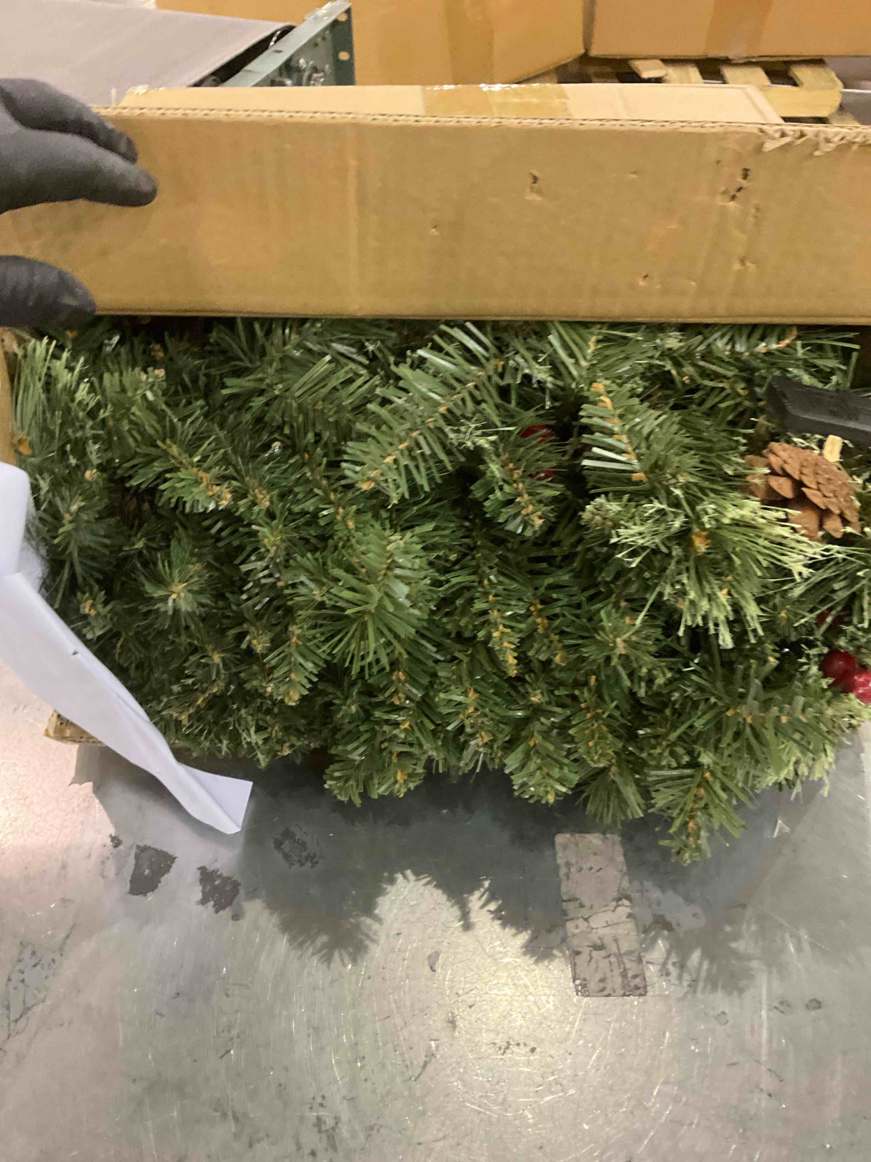 https://s3.amazonaws.com/lotting-images-prod/bidfta/PPE1967380_1742557004856.jpeg