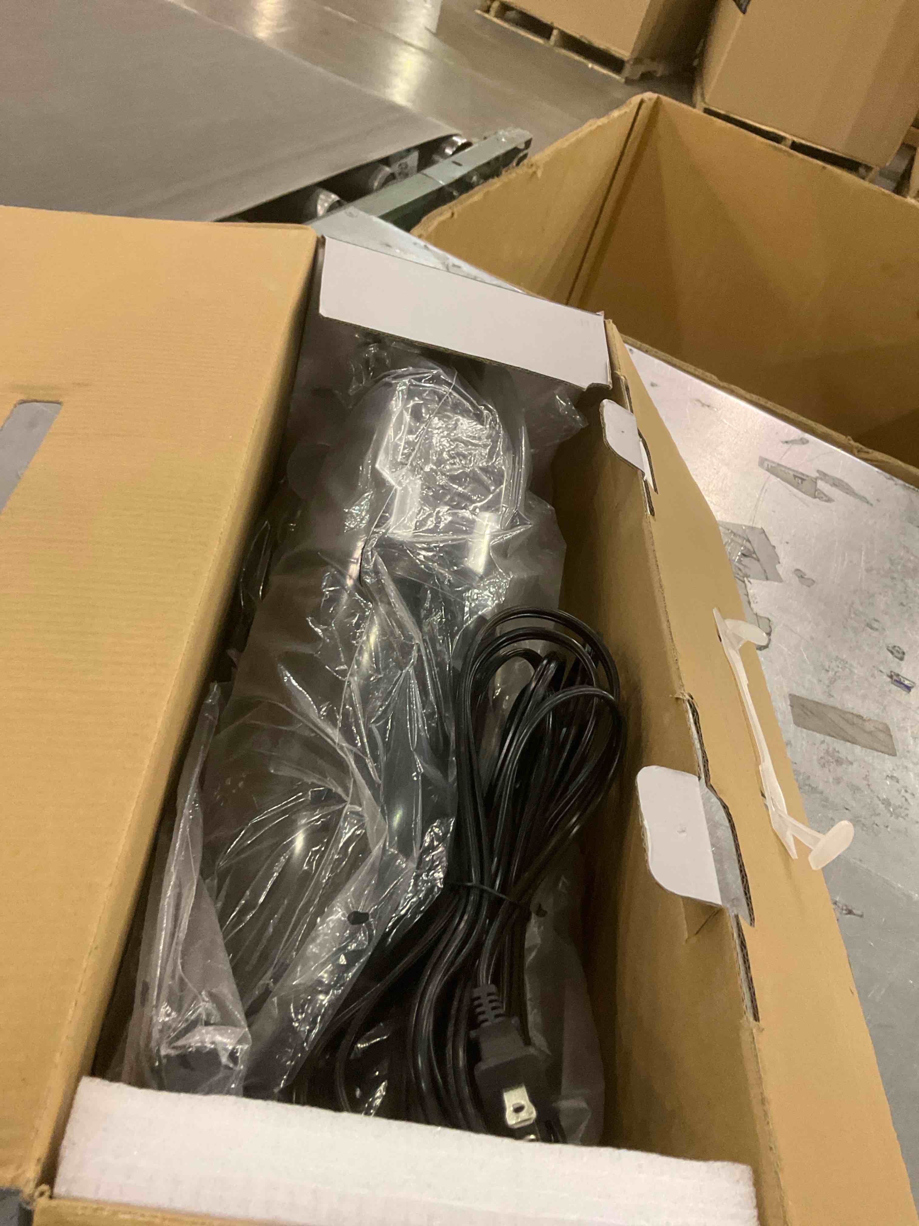 https://s3.amazonaws.com/lotting-images-prod/bidfta/PPE1968623_1742988405887.jpeg