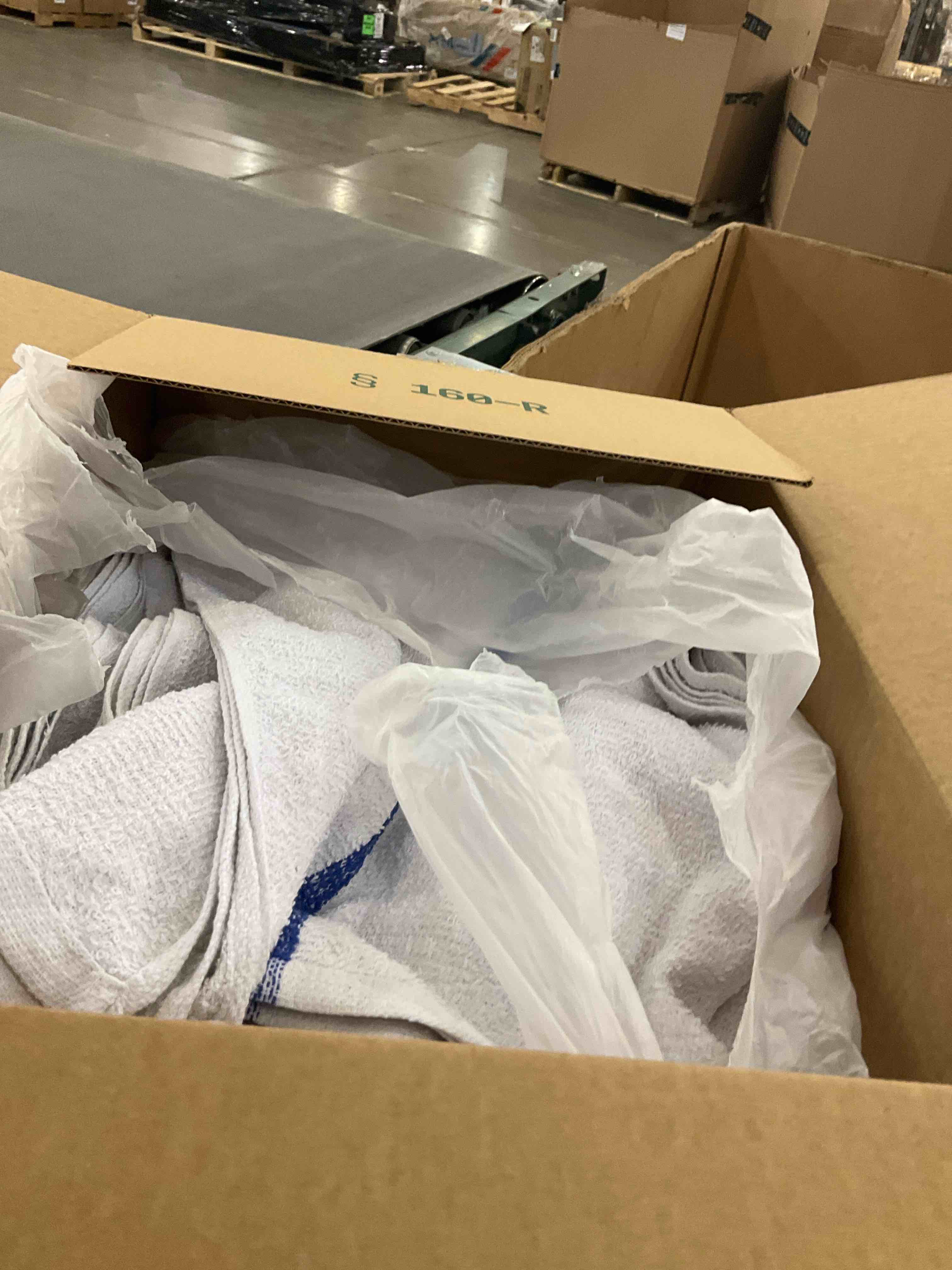 https://s3.amazonaws.com/lotting-images-prod/bidfta/PPE1968749_1743002203343.jpeg