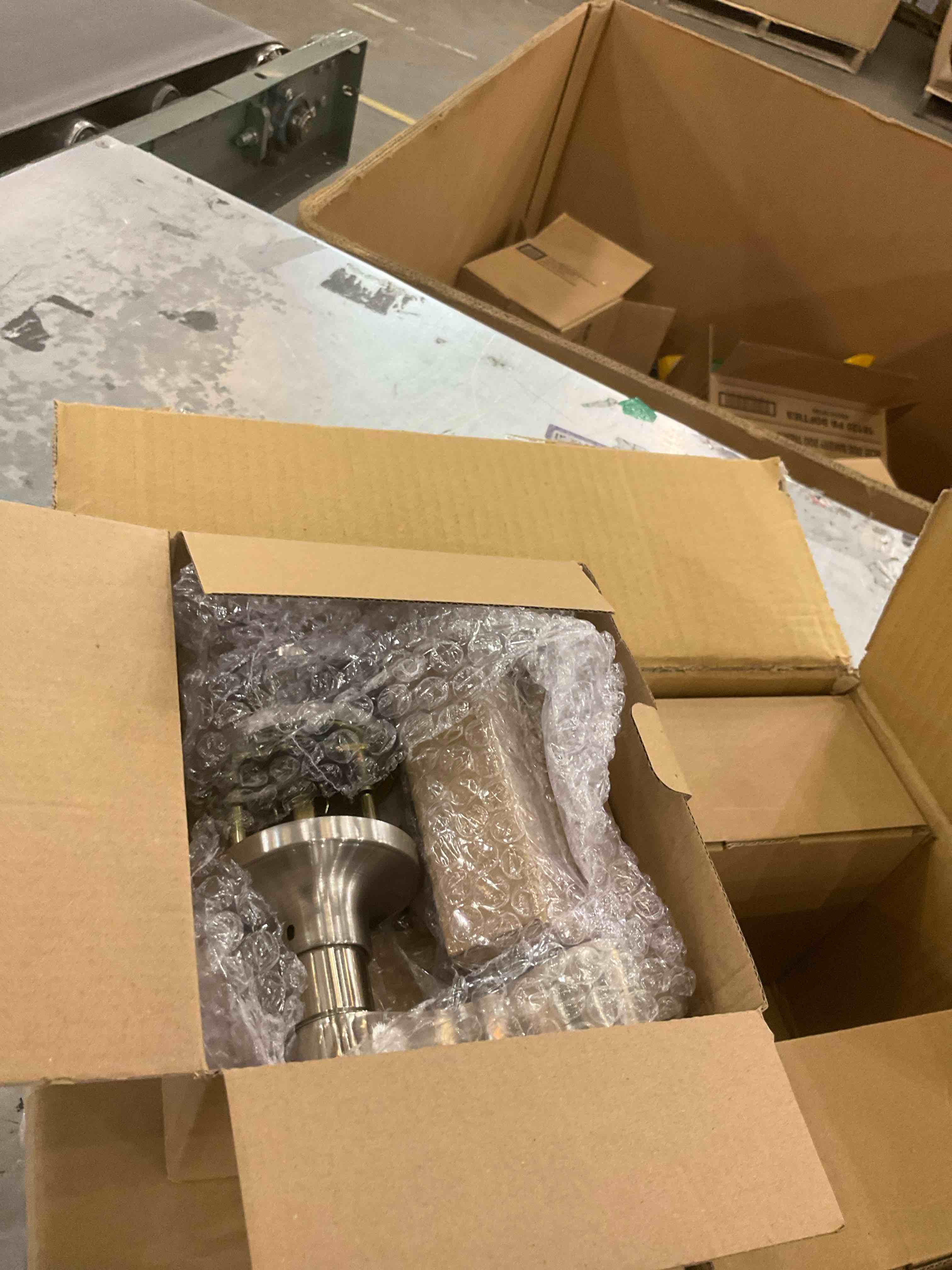 https://s3.amazonaws.com/lotting-images-prod/bidfta/PPE1969384_1742310907674.jpeg