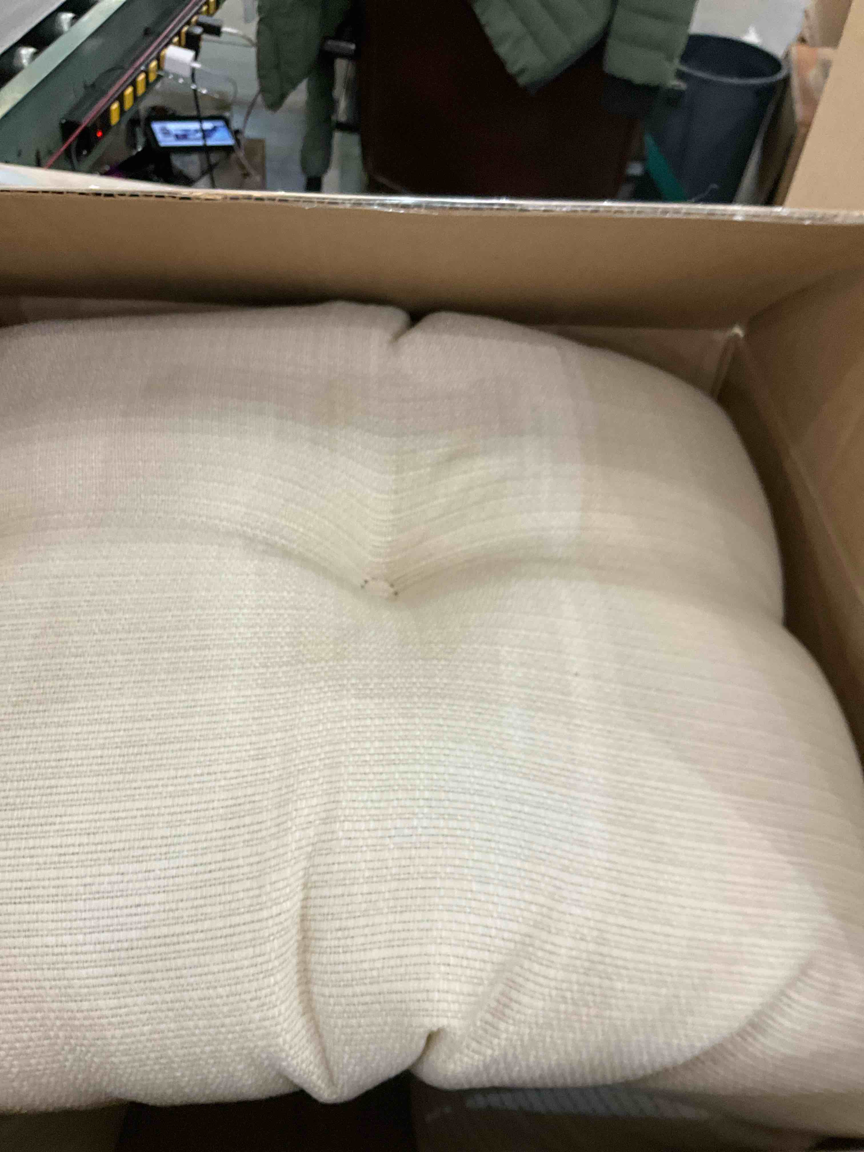 https://s3.amazonaws.com/lotting-images-prod/bidfta/PPE1969540_1742319037218.jpeg
