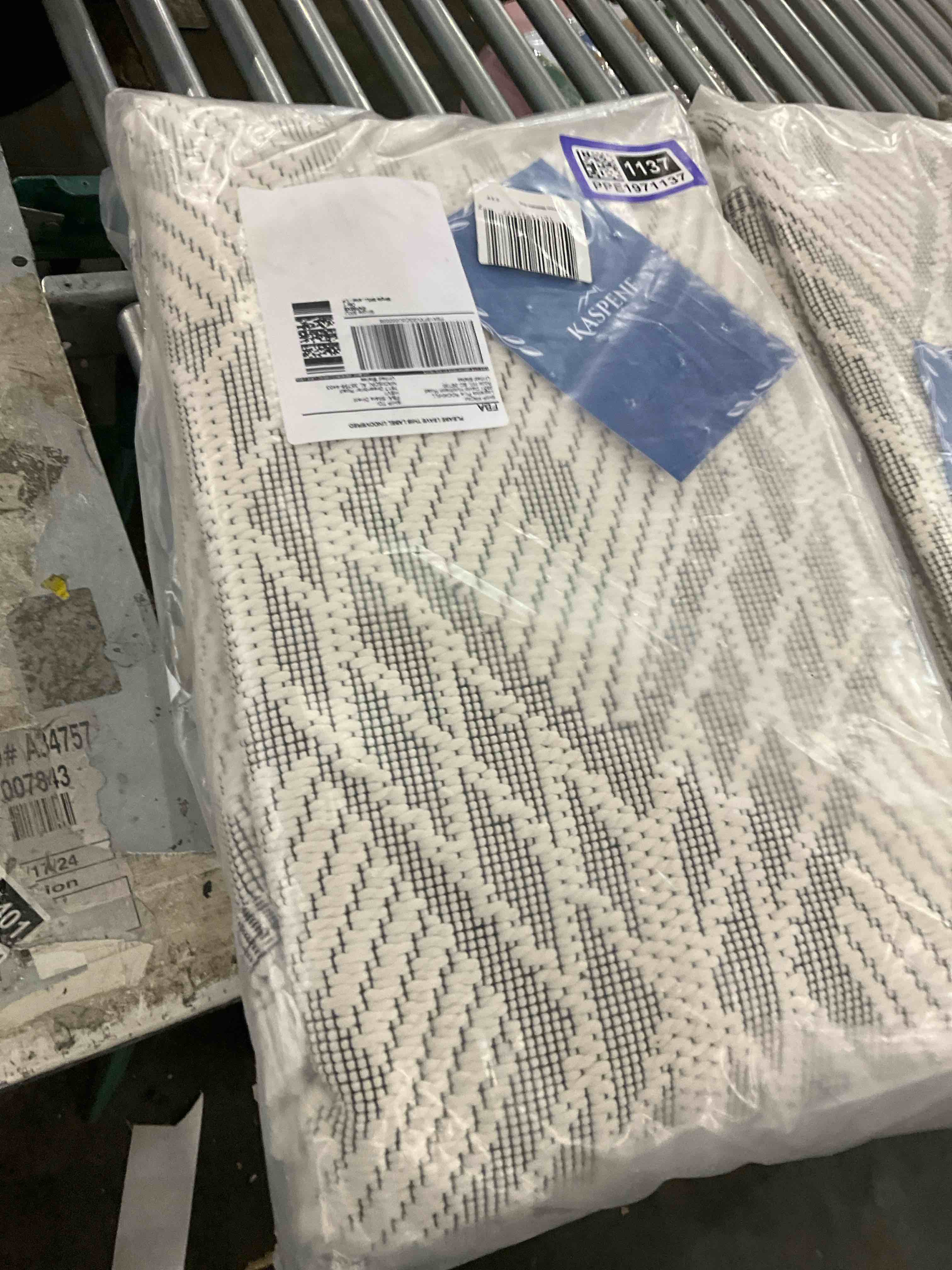 https://s3.amazonaws.com/lotting-images-prod/bidfta/PPE1971171_1742496168967.jpeg