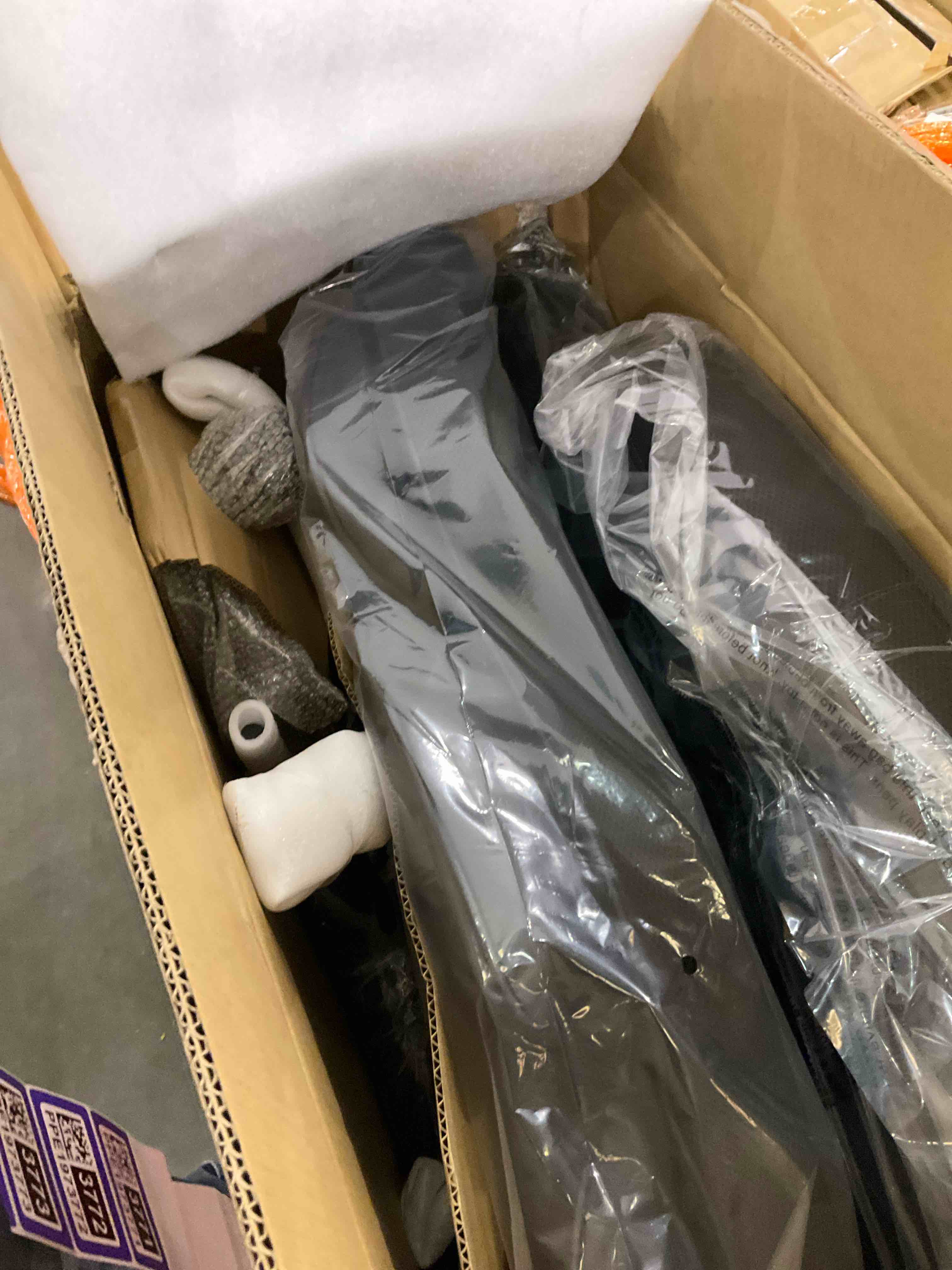 https://s3.amazonaws.com/lotting-images-prod/bidfta/PPE1973770_1742492220318.jpeg