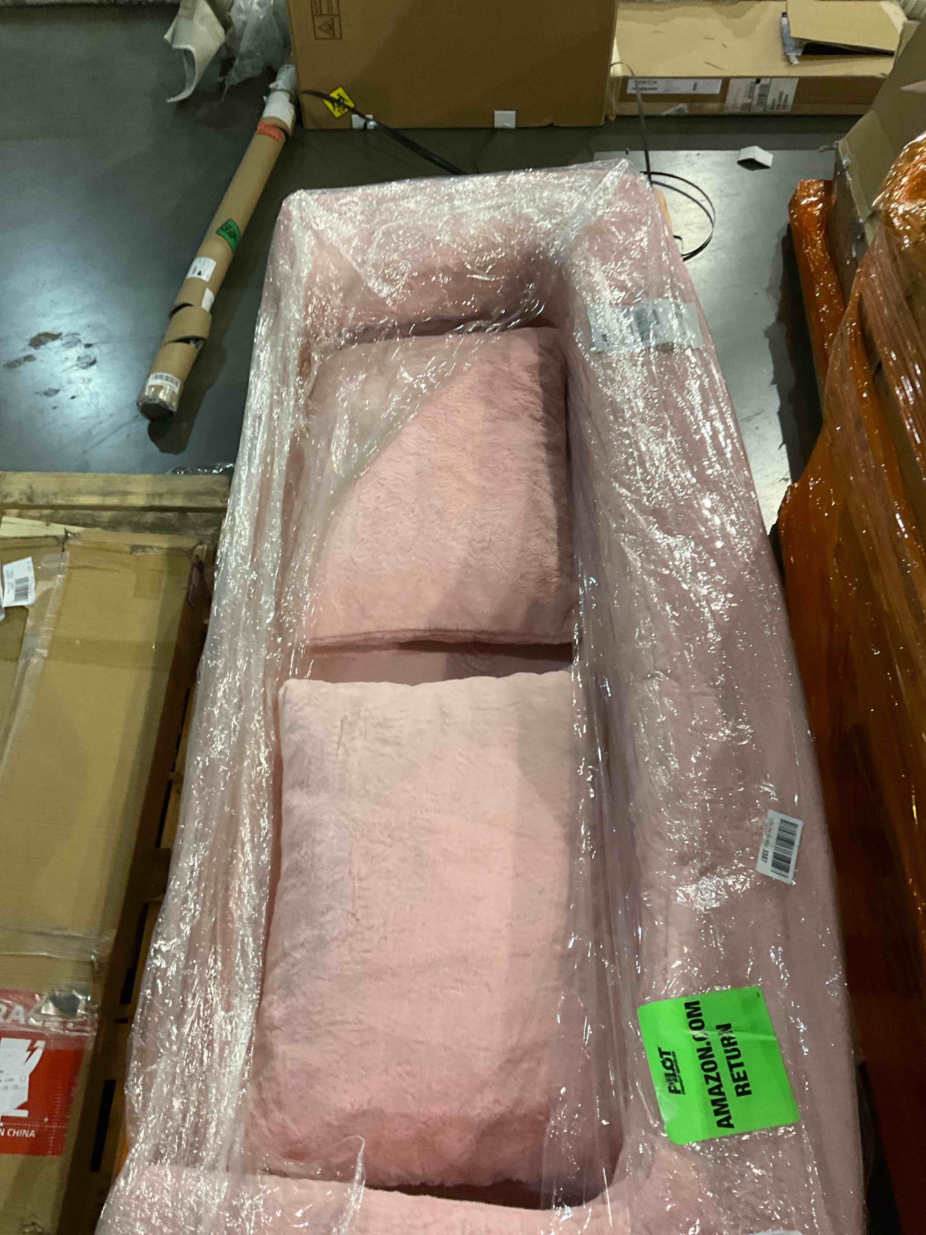 https://s3.amazonaws.com/lotting-images-prod/bidfta/PPE1973943_1742557385903.jpeg